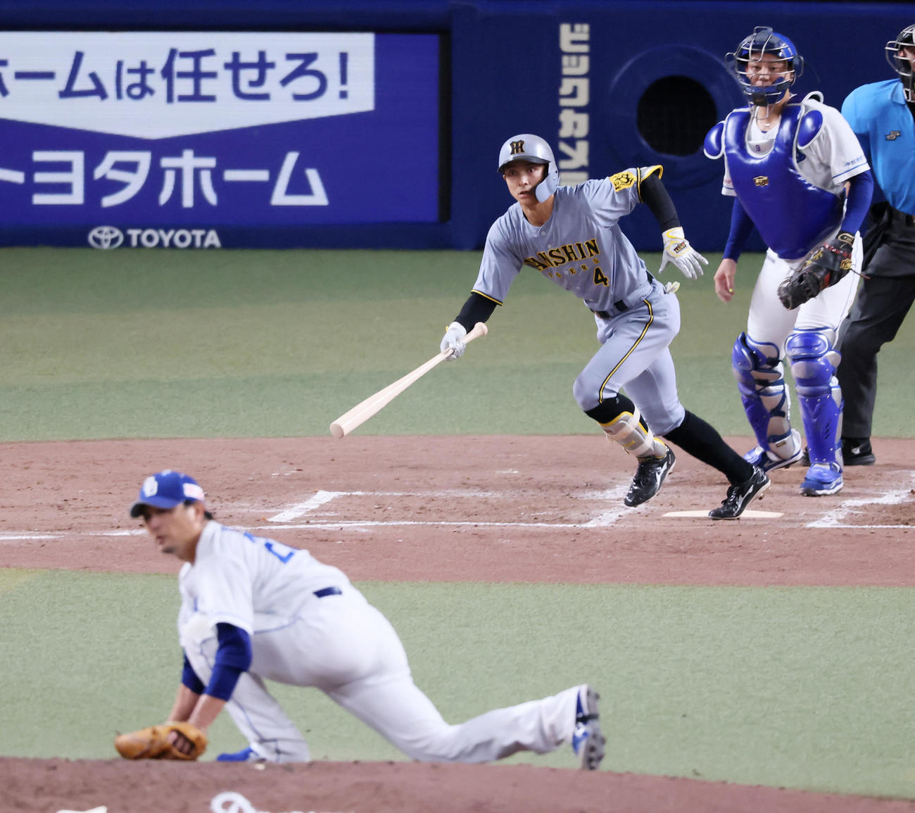 中日対阪神　4回表阪神1死一、三塁、熊谷は二塁へ適時野選となり得点を挙げる。投手涌井（撮影・加藤哉）