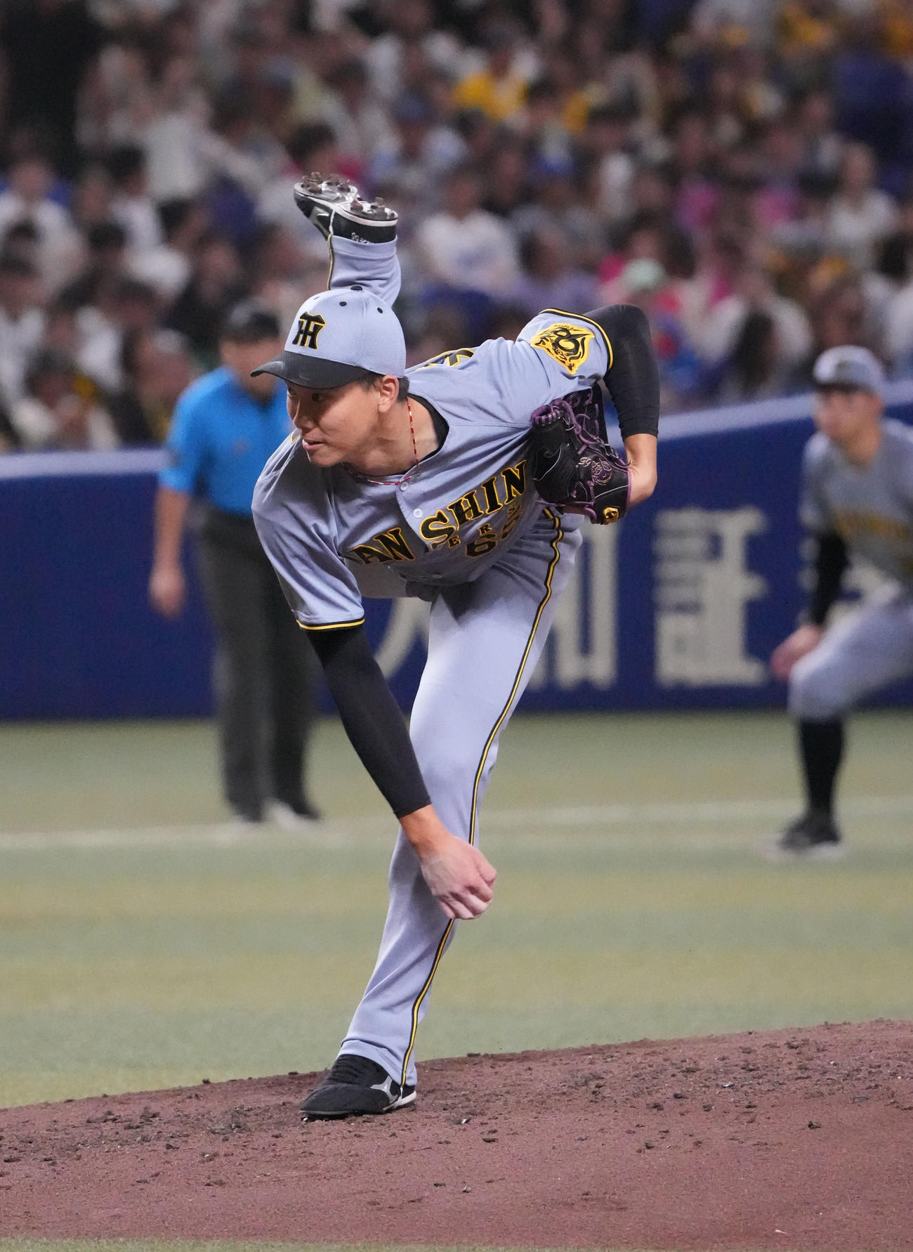 中日対阪神　4回裏、阪神2番手で登板する湯浅（撮影・森本幸一）