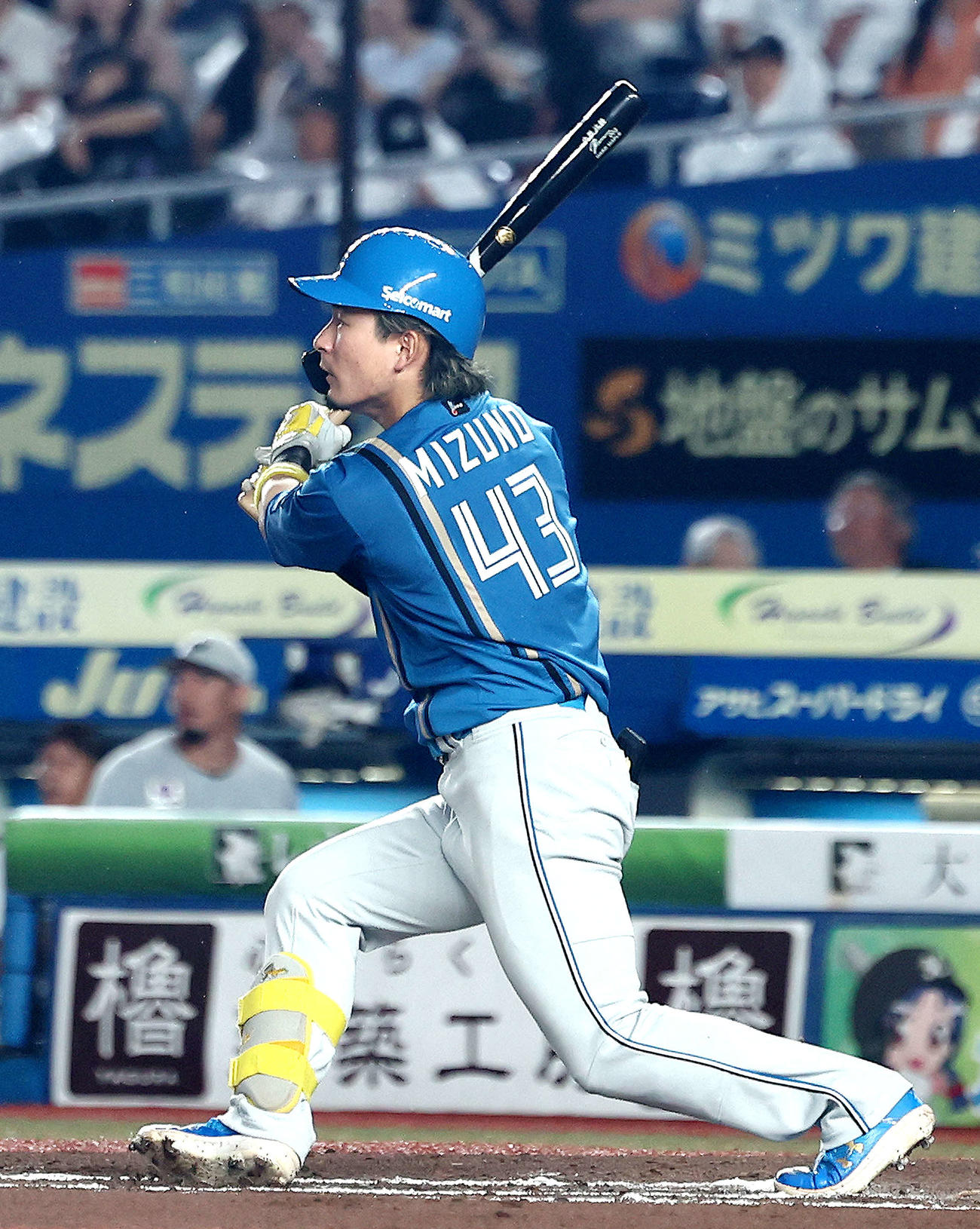 ロッテ対日本ハム　7回表日本ハム無死、右中間ソロ本塁打を放つ水野（撮影・河田真司）