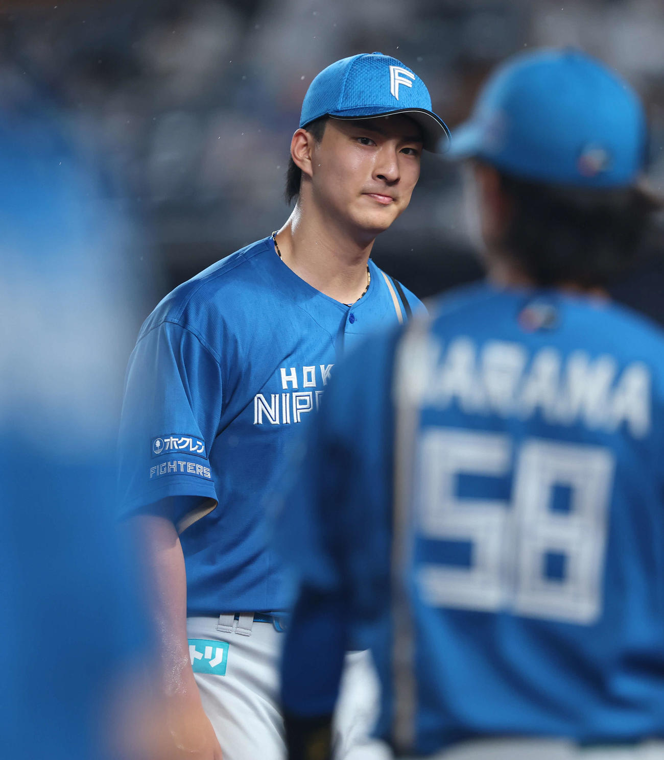 ロッテ対日本ハム　5回裏を抑えベンチに戻る達（撮影・河田真司）