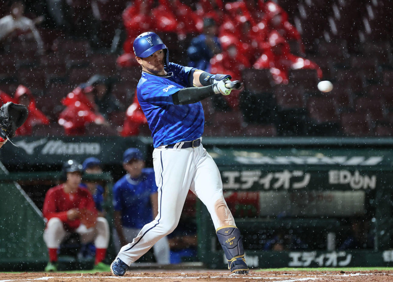広島対DeNA 6回表DeNA、蝦名は中前打を放つ（撮影・加藤孝規）