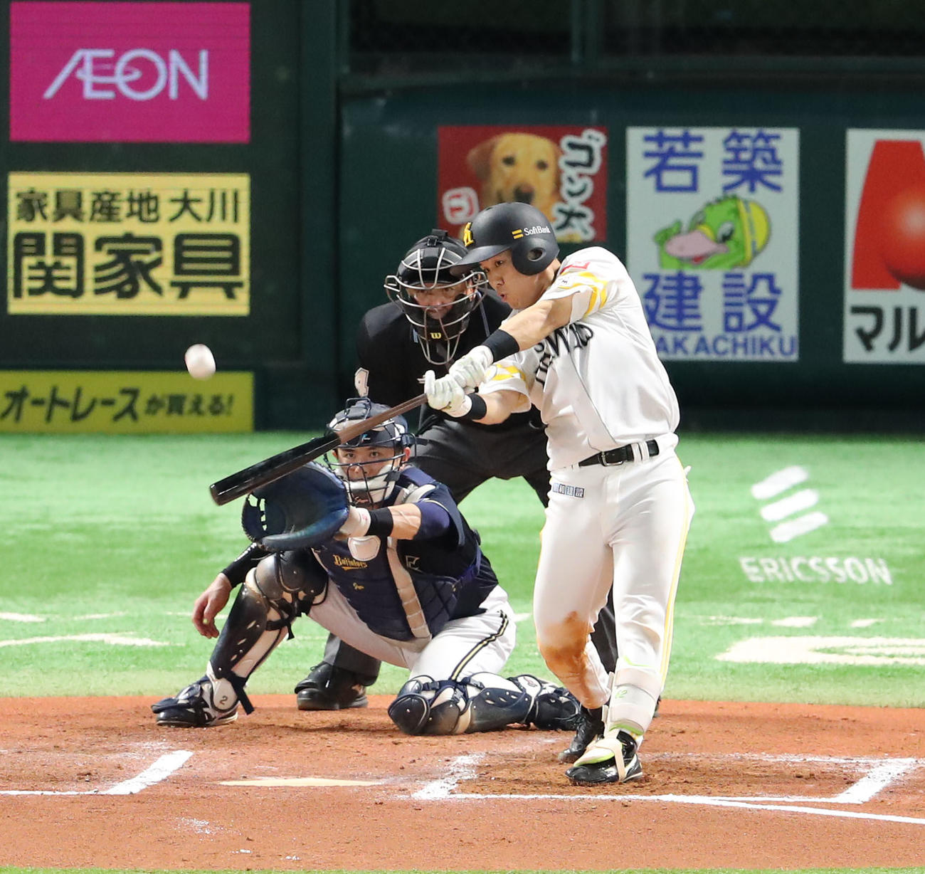 ソフトバンク対オリックス　6回裏ソフトバンク1死一、二塁、海野は中越えに適時三塁打を放つ（撮影・梅根麻紀）
