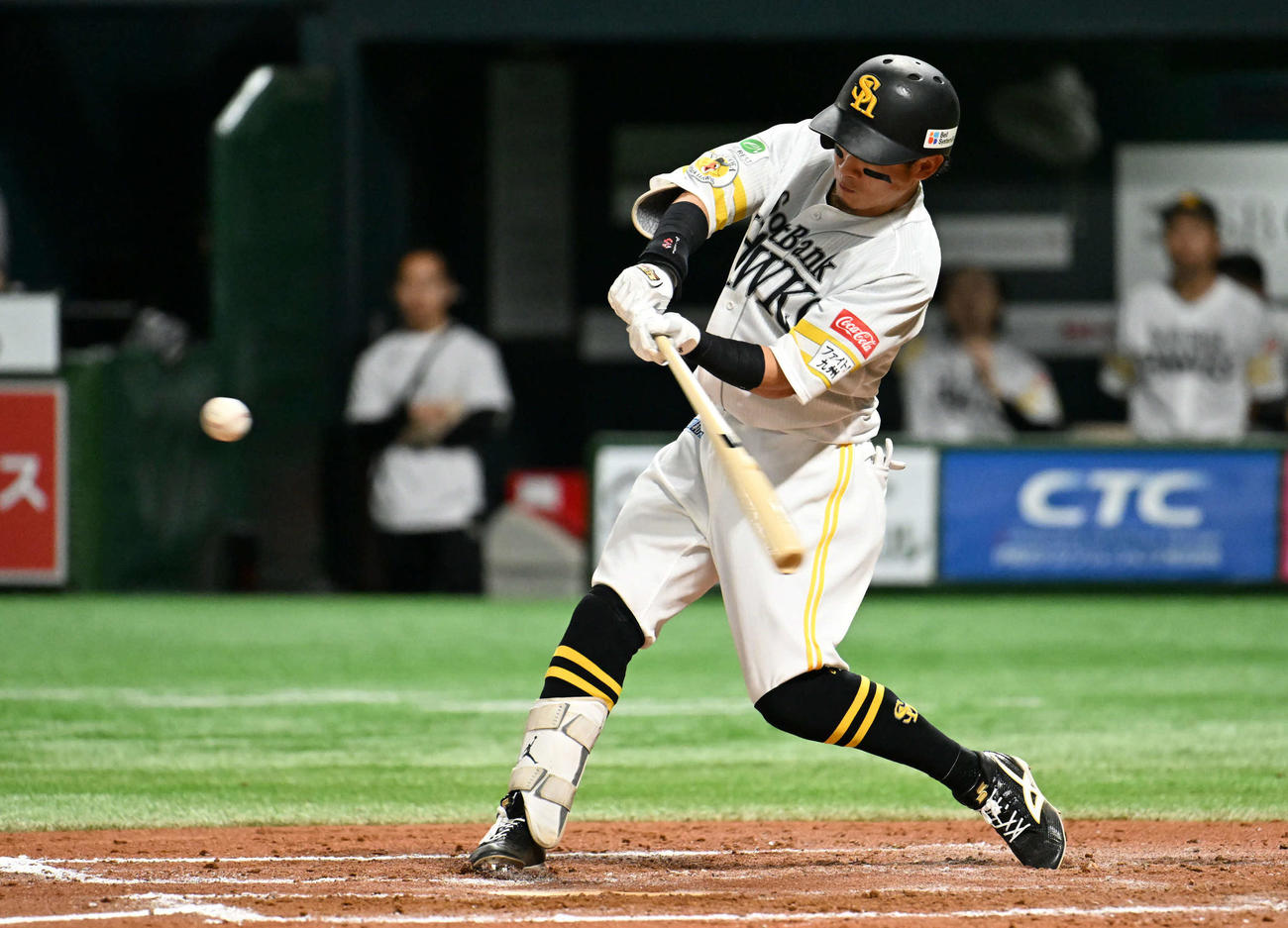 ソフトバンク対オリックス　7回裏ソフトバンク1死、牧原大は右越えに本塁打を放つ（撮影・林敢治）