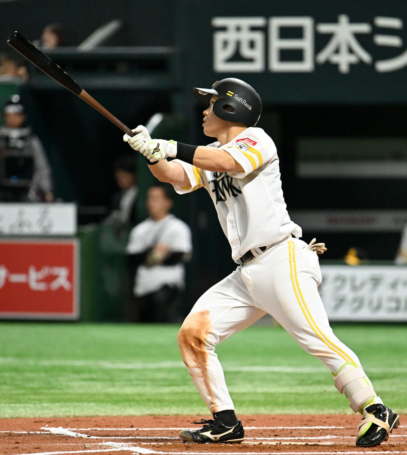 ソフトバンク対オリックス　6回裏ソフトバンク1死一、二塁、海野は2点適時打を放つ（撮影・林敢治）