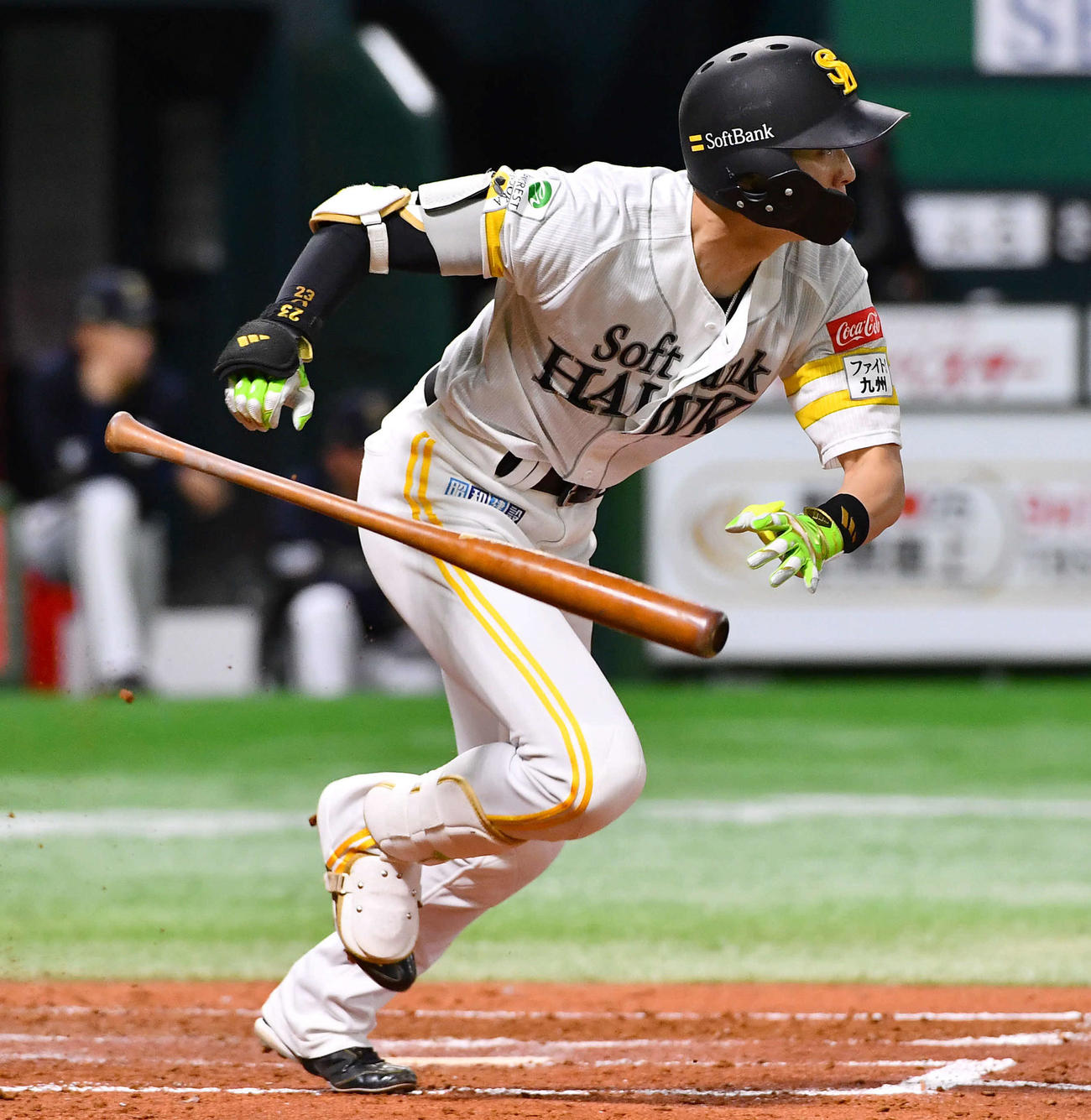 ソフトバンク対オリックス　2回裏ソフトバンク2死二塁、周東は中前適時打を放つ（撮影・岩下翔太）
