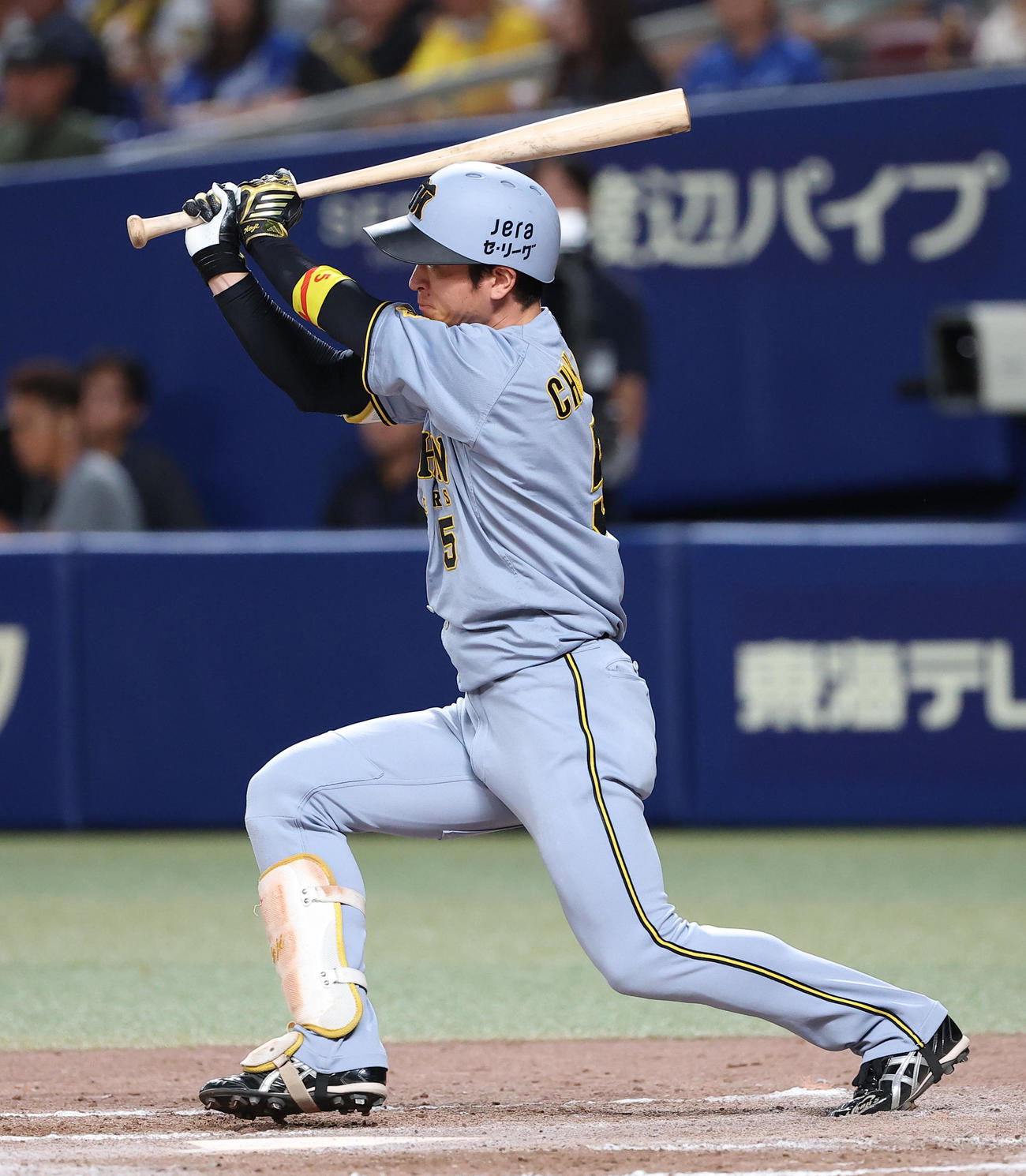 中日対阪神　9回表阪神無死、近本は三塁打を放つ（撮影・上田博志）