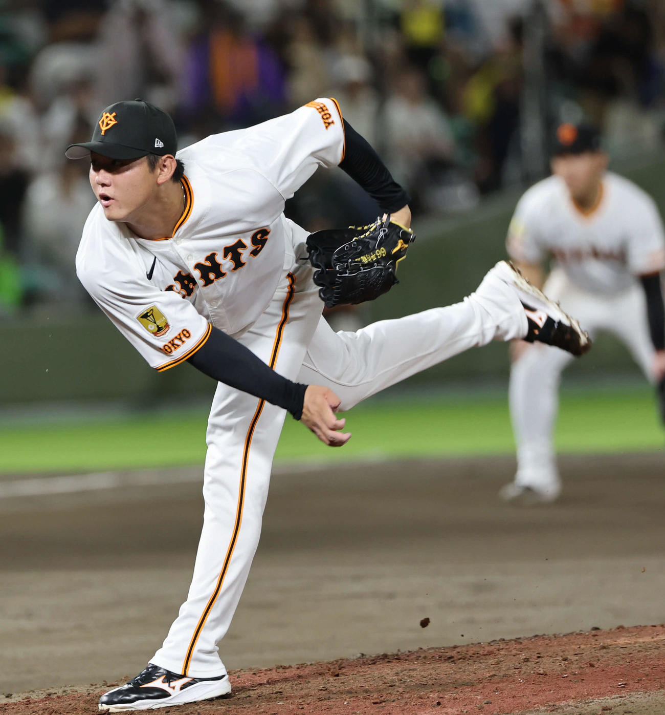巨人対ヤクルト　巨人3番手の平内（撮影・西尾就之）