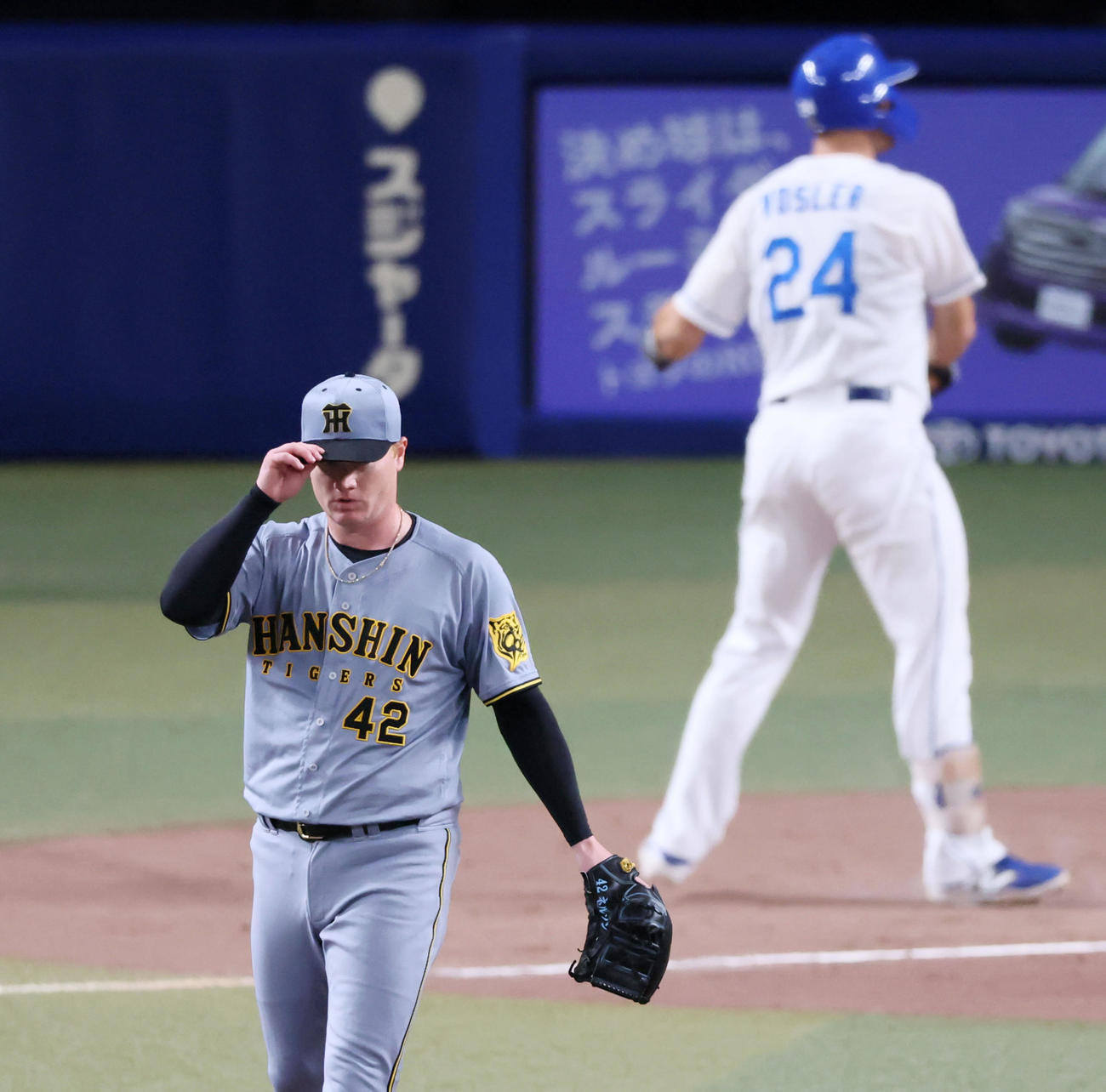 中日対阪神　2回裏中日1死、ネルソンはボスラーを三振に仕留める（撮影・加藤哉）