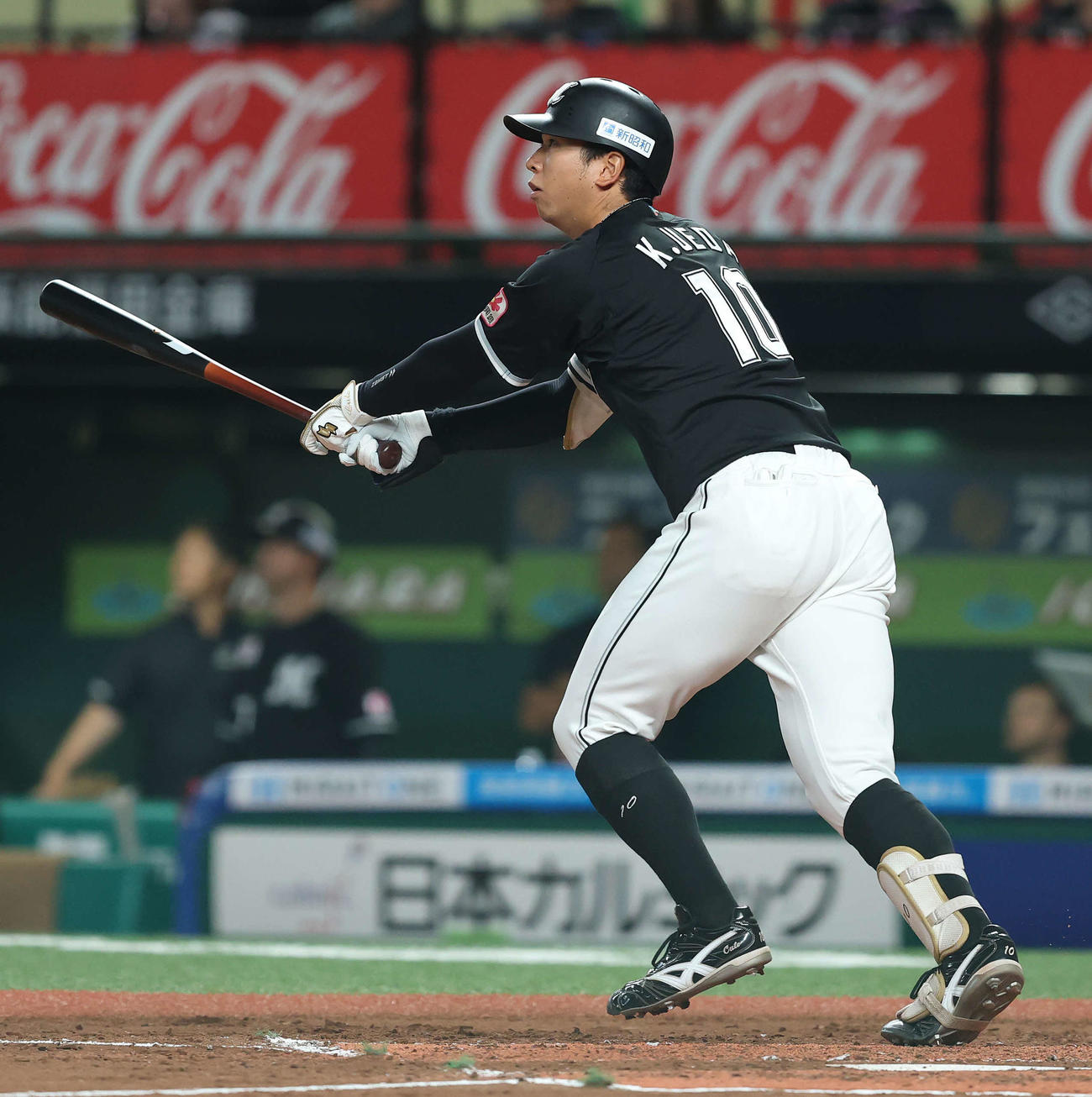 西武対ロッテ　3回表ロッテ1死二、三塁、中越え先制3点本塁打を放つ上田（撮影・河田真司）