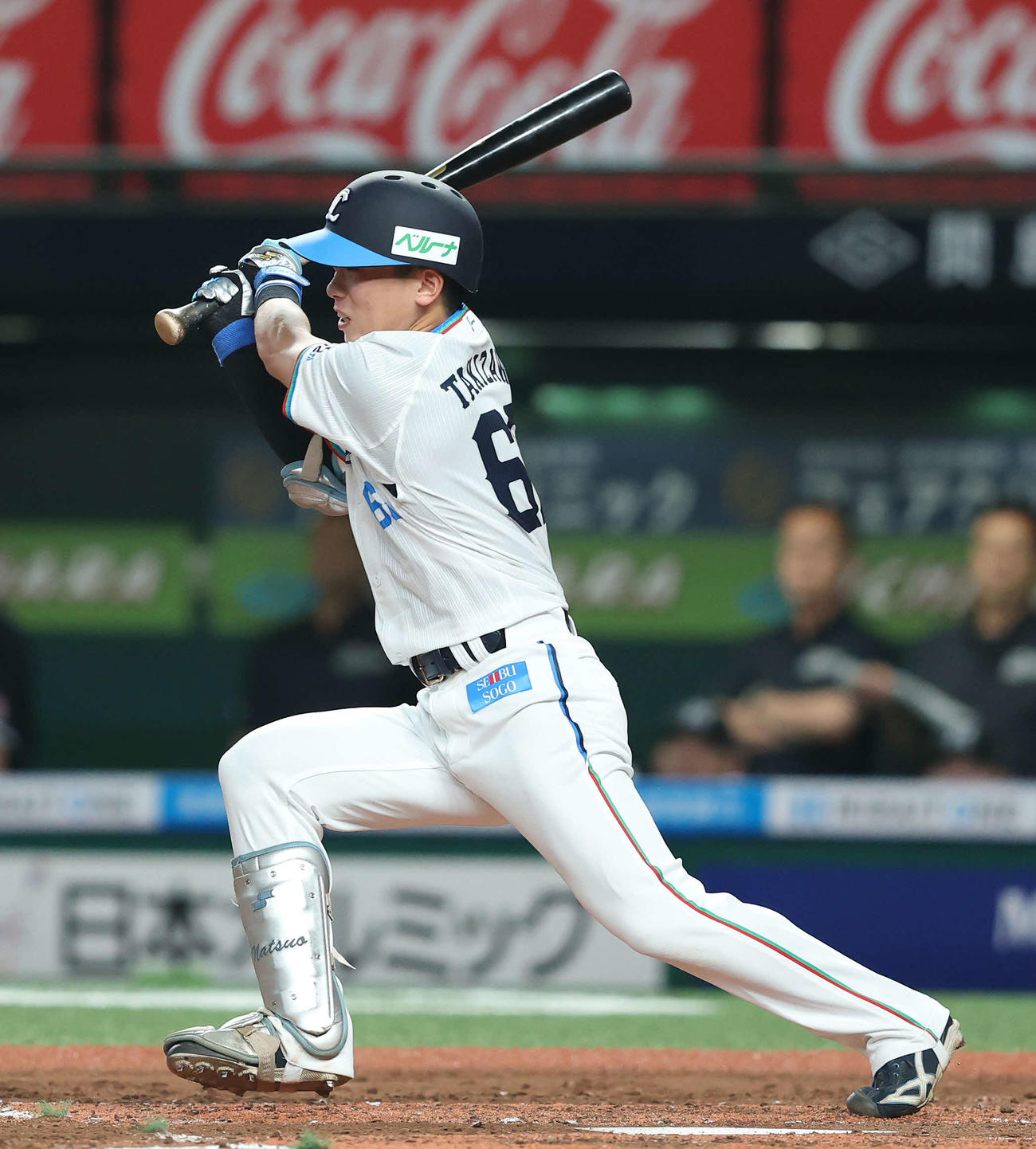 西武対ロッテ　3回裏西武1死、中前打を放つ滝沢（撮影・河田真司）