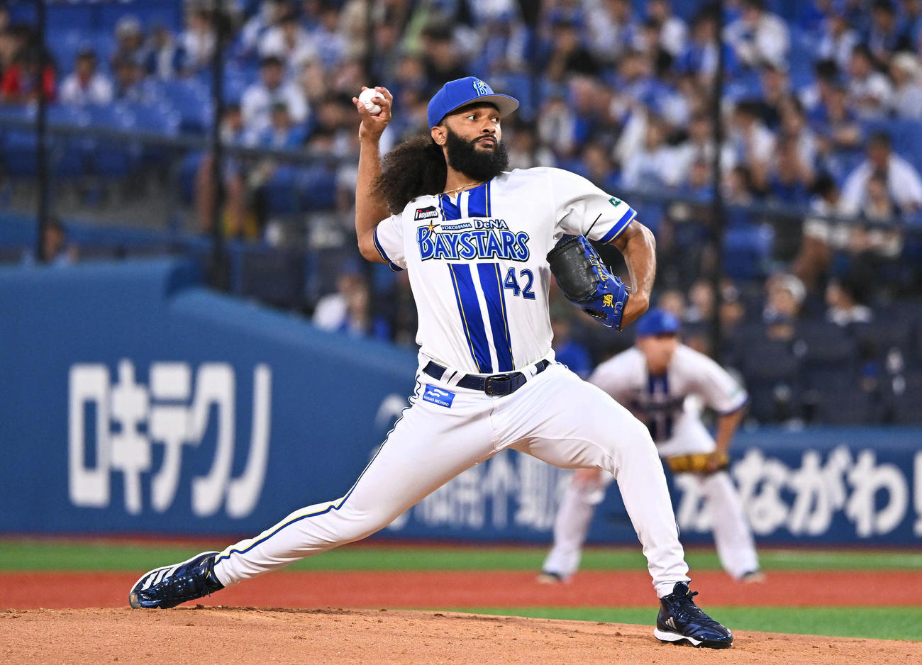 DeNA対ヤクルト　DeNA先発のジャクソン（撮影・滝沢徹郎）