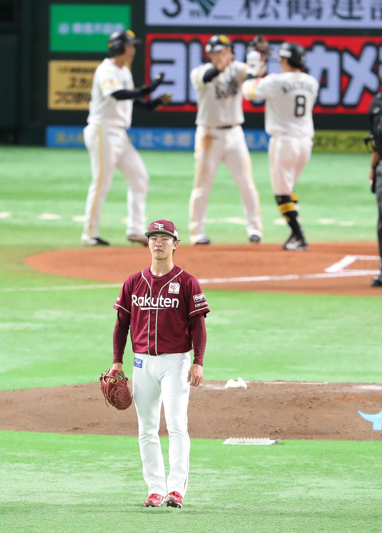 ソフトバンク対楽天　1回裏ソフトバンク無死一、二塁、牧原大に先制となる右越え3点本塁打を浴びた古謝（撮影・梅根麻紀）