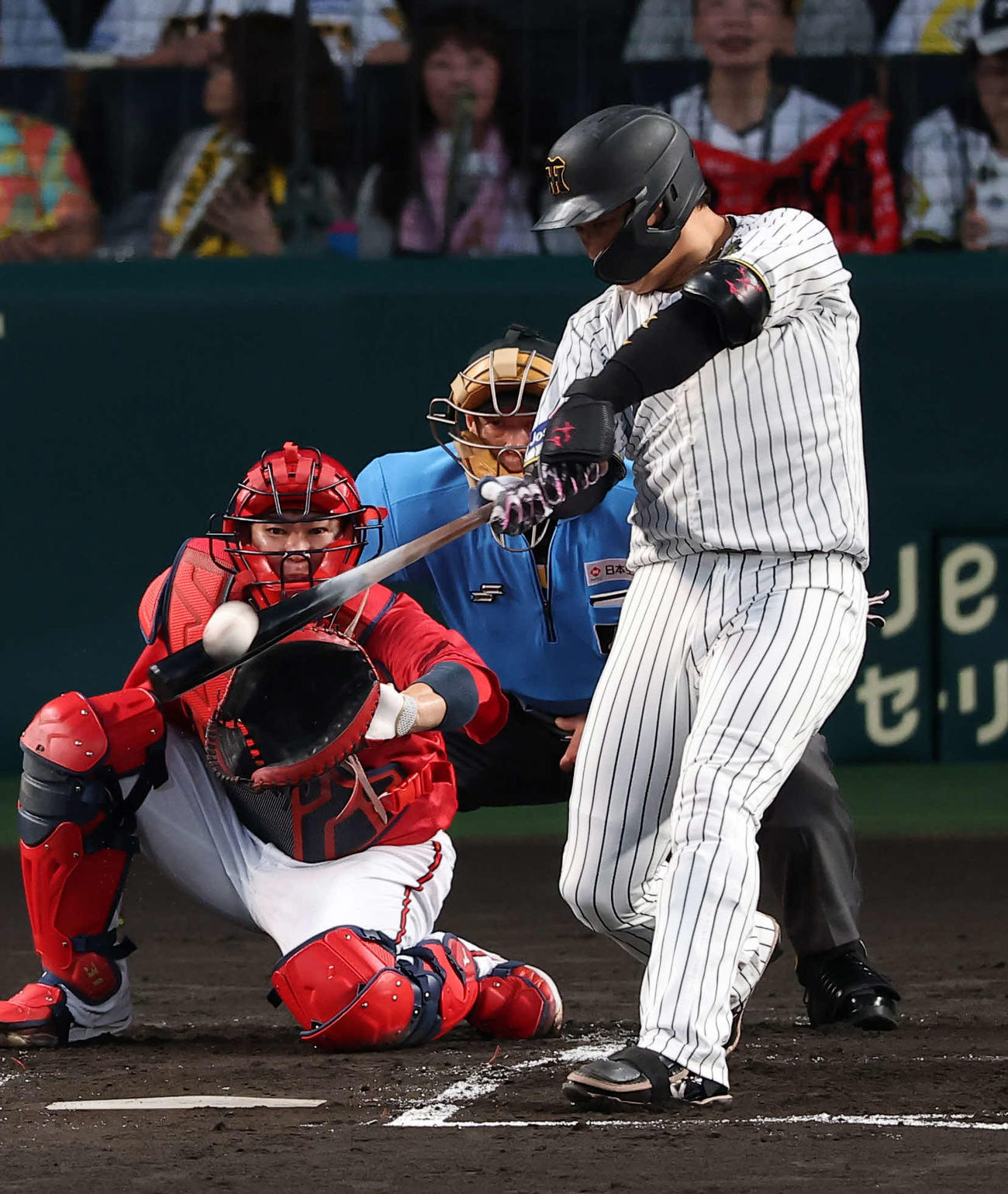 阪神対広島　1回裏阪神無死満塁、大山悠輔は勝ち越し満塁本塁打を放つ（撮影・上田博志）