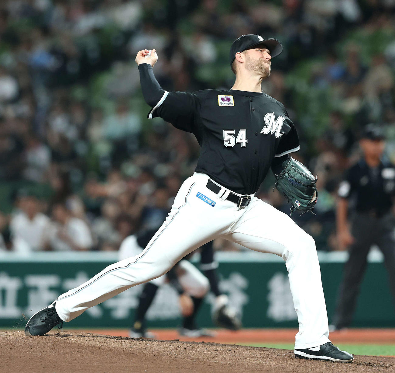 先発登板するロッテ・ボス（撮影・河田真司）