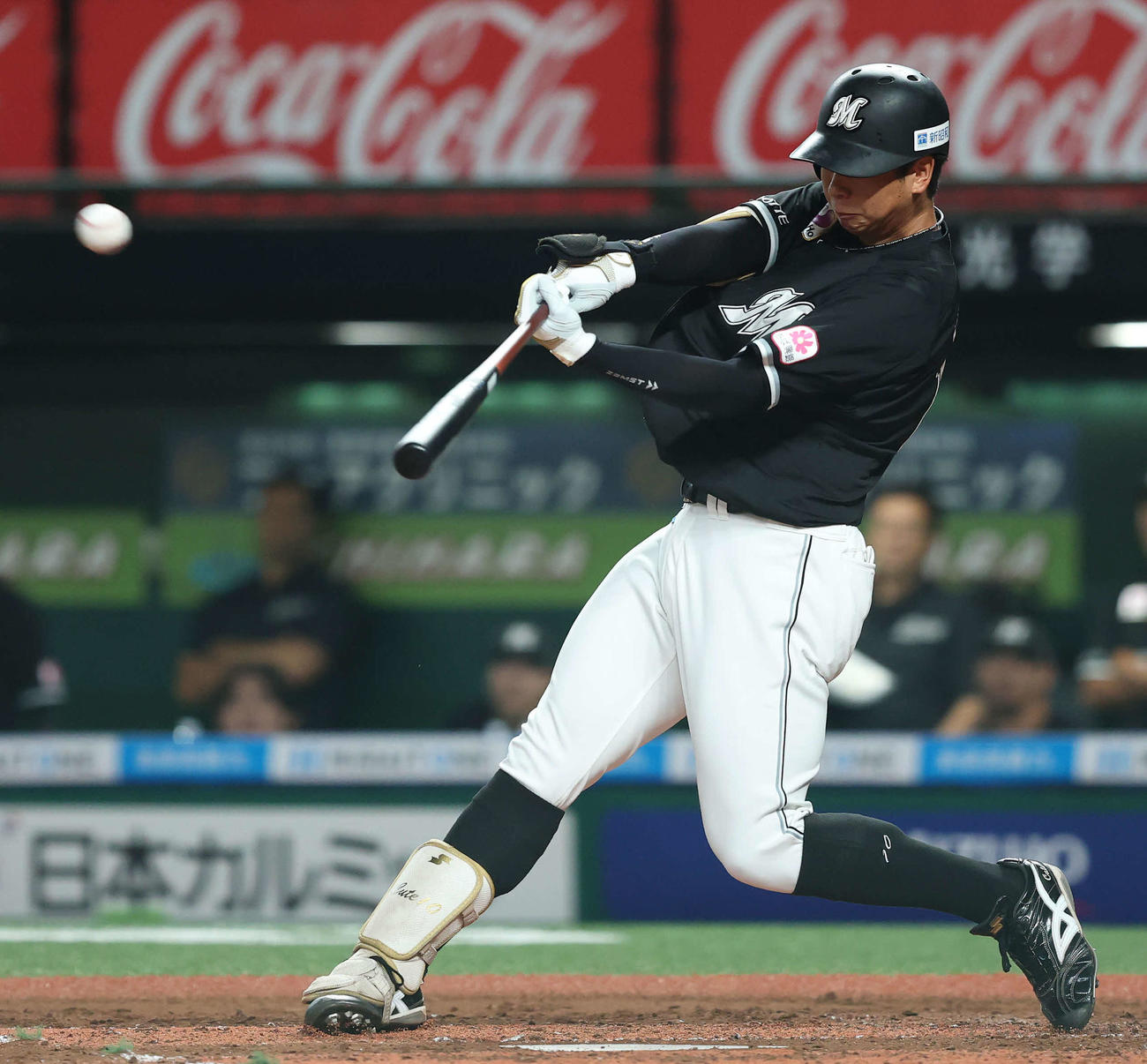 西武対ロッテ　3回表ロッテ1死二、三塁、中越え先制3点本塁打を放つ上田（撮影・河田真司）