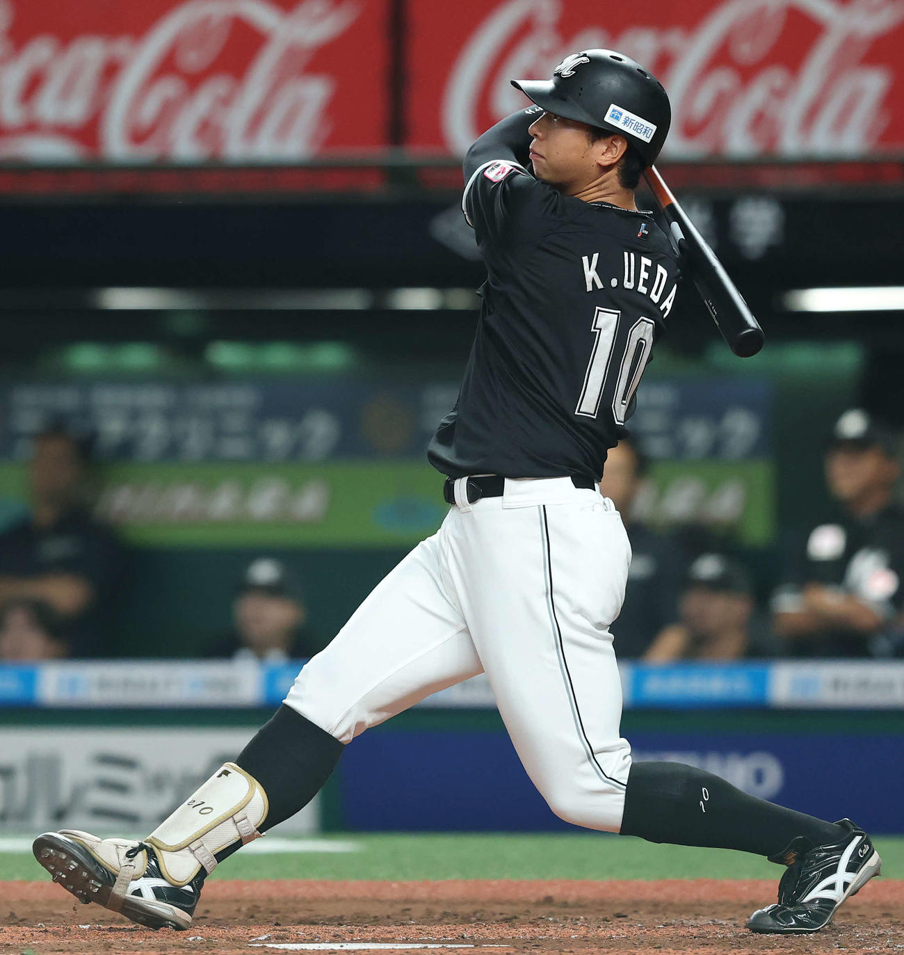 西武対ロッテ　3回表ロッテ1死二、三塁、中越え先制3点本塁打を放つ上田（撮影・河田真司）