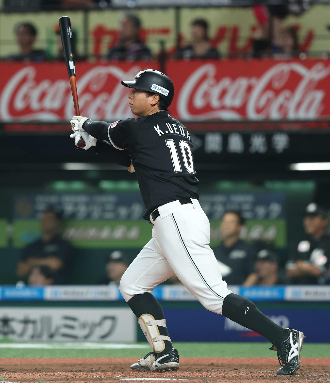 西武対ロッテ　3回表ロッテ1死二、三塁、中越え先制3点本塁打を放つ上田（撮影・河田真司）