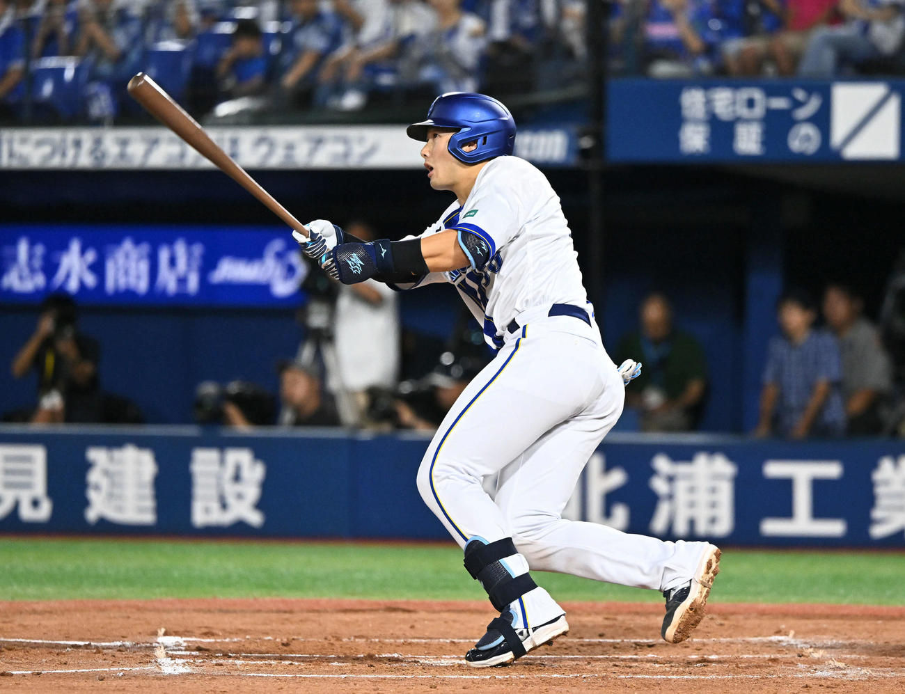 DeNA対ヤクルト　2回裏DeNA1死、山本は左翼に二塁打を放つ（撮影・滝沢徹郎）