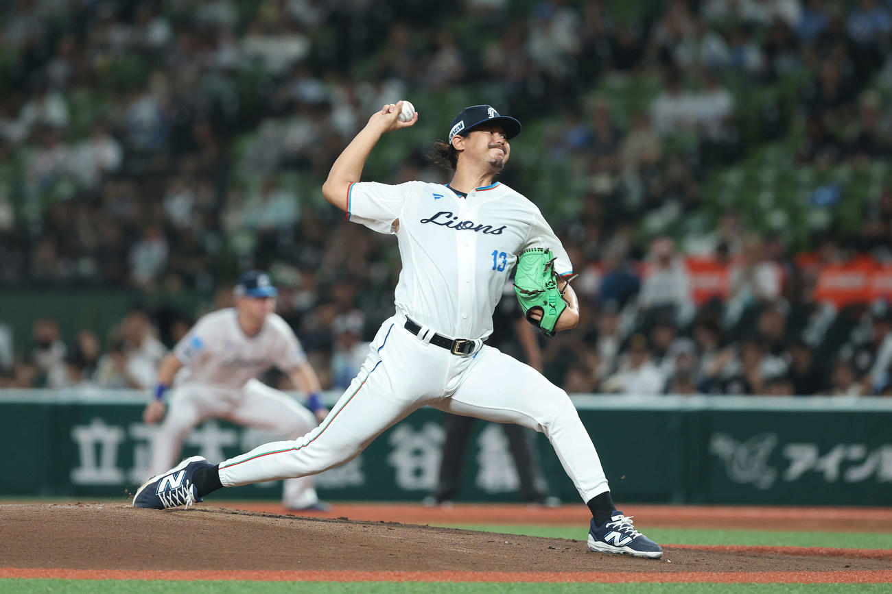 西武対ロッテ　先発登板する西武高橋（撮影・河田真司）