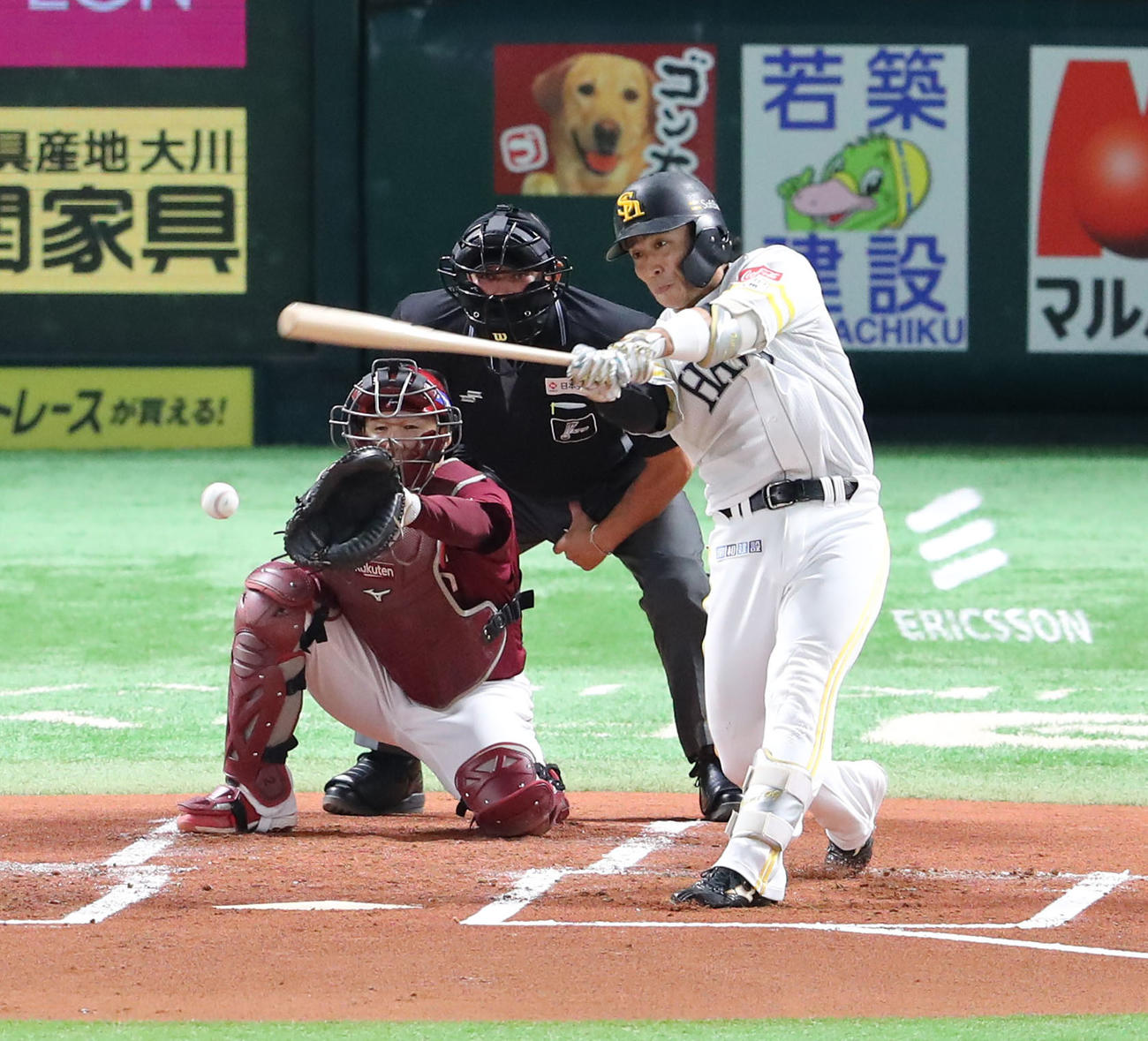 ソフトバンク対楽天　1回裏ソフトバンク無死、野村は中前安打を放つ（撮影・梅根麻紀）