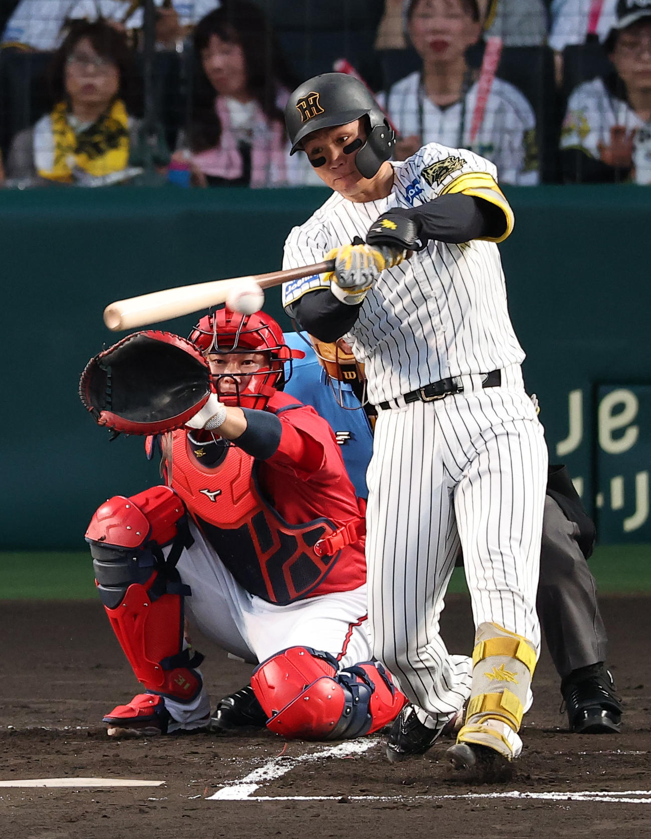 阪神対広島　1回裏阪神無死二、三塁、森下は同点適時打を放つ（撮影・上田博志）