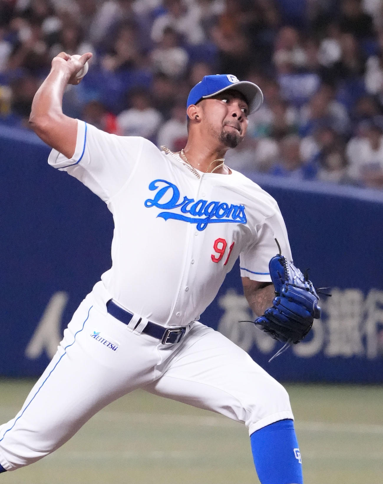 中日対巨人　8回表、中日3番手で登板するメヒア（撮影・森本幸一）