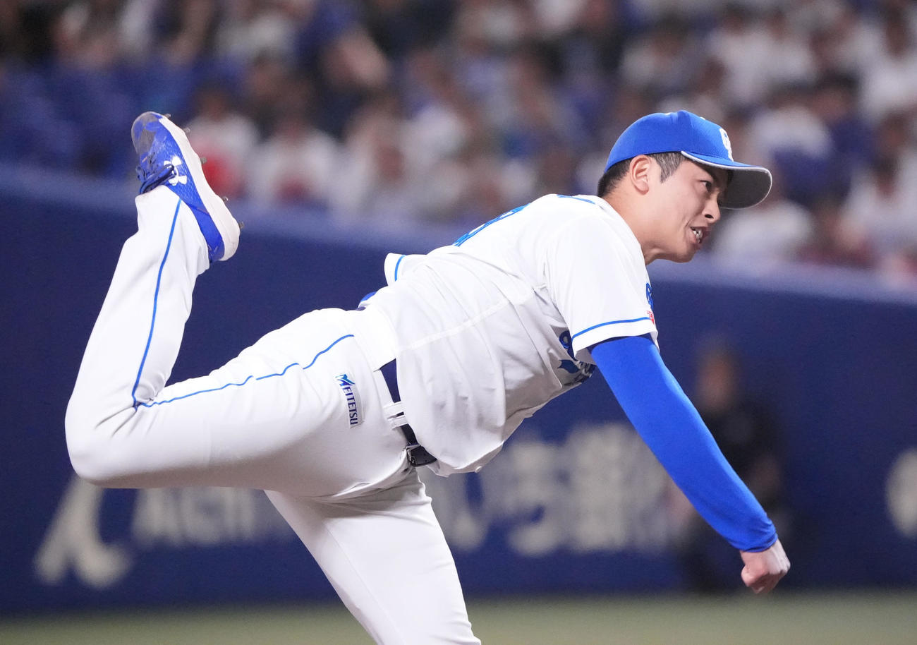 中日対巨人　9回表、中日4番手で登板する松山（撮影・森本幸一）
