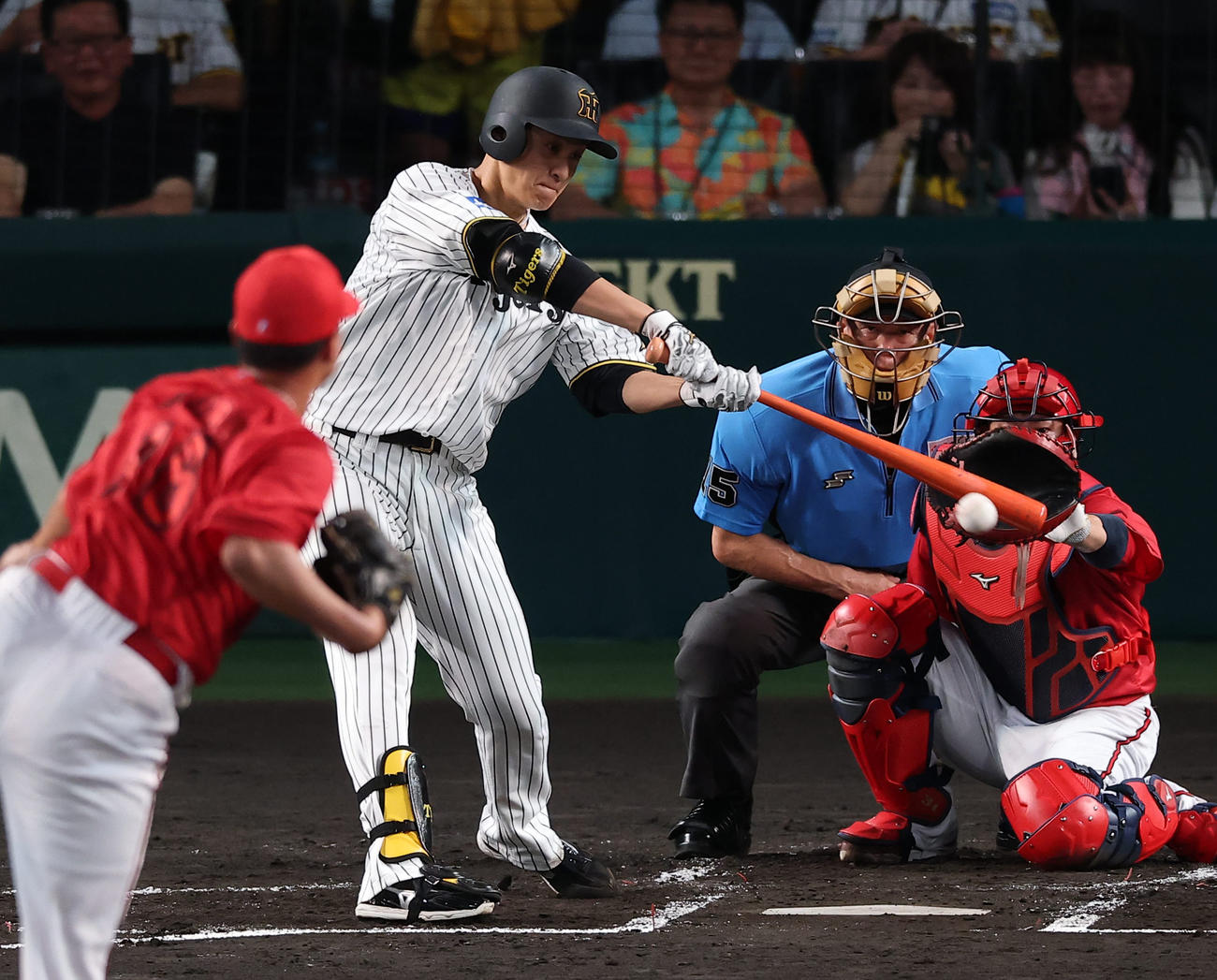 阪神対広島　1回裏阪神2死二塁、大竹は適時打を放つ（撮影・上田博志）