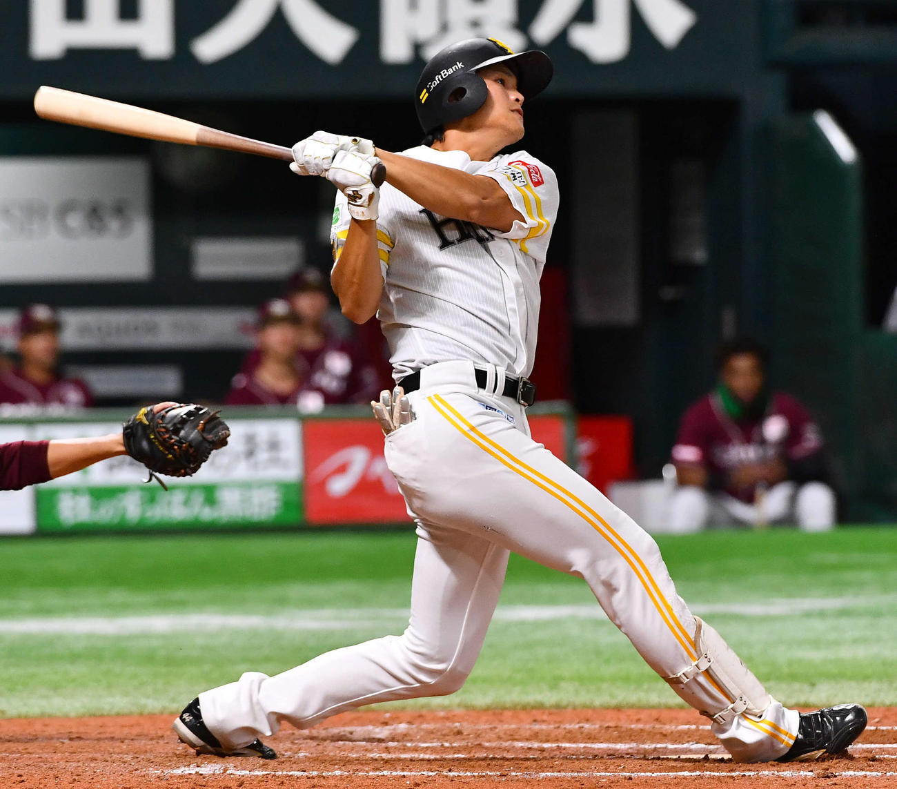 ソフトバンク対楽天　7回裏ソフトバンク1死二塁、笹川は右越え2点本塁打を放つ（撮影・岩下翔太）