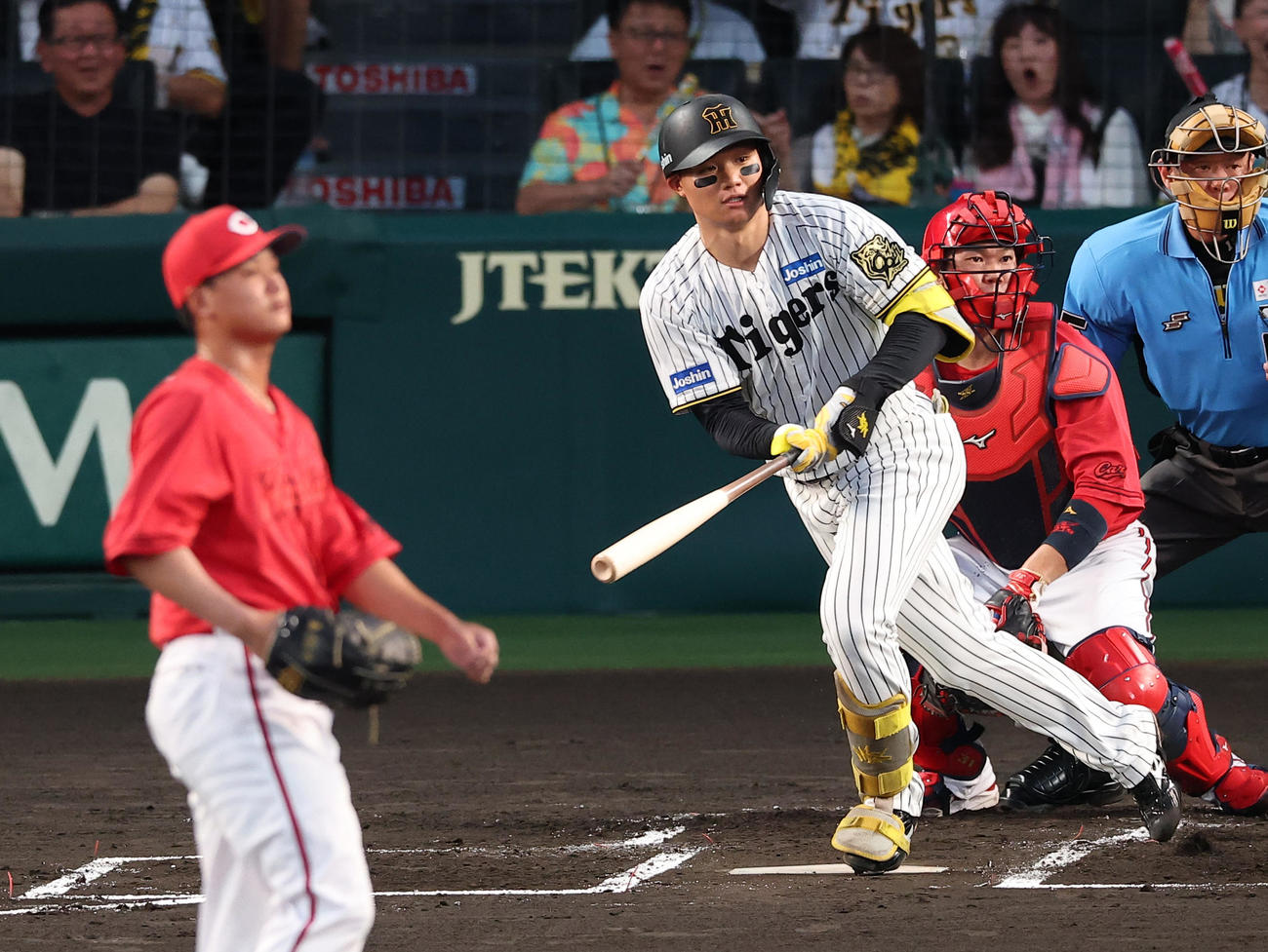 阪神対広島　1回裏阪神無死二、三塁、森下は同点適時打を放つ（撮影・上田博志）