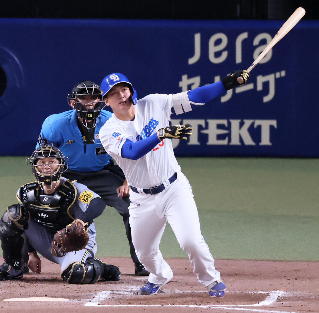 3日、中日石川昂はソロ本塁打を放つも脇腹を…