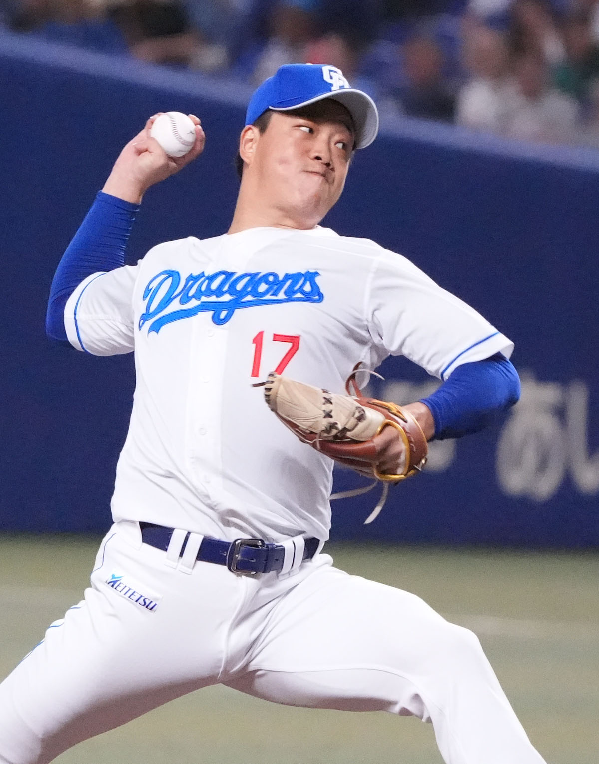 中日対巨人　1回表、登板する中日先発の柳（撮影・森本幸一）