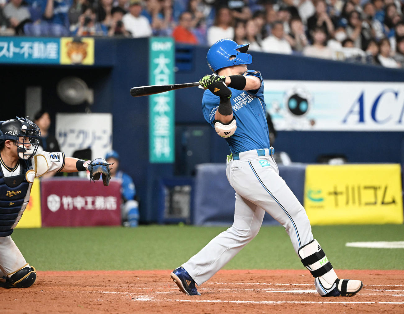 オリックス対日本ハム　8回表日本ハム2死二、三塁、空振り三振する清宮（撮影・和賀正仁）