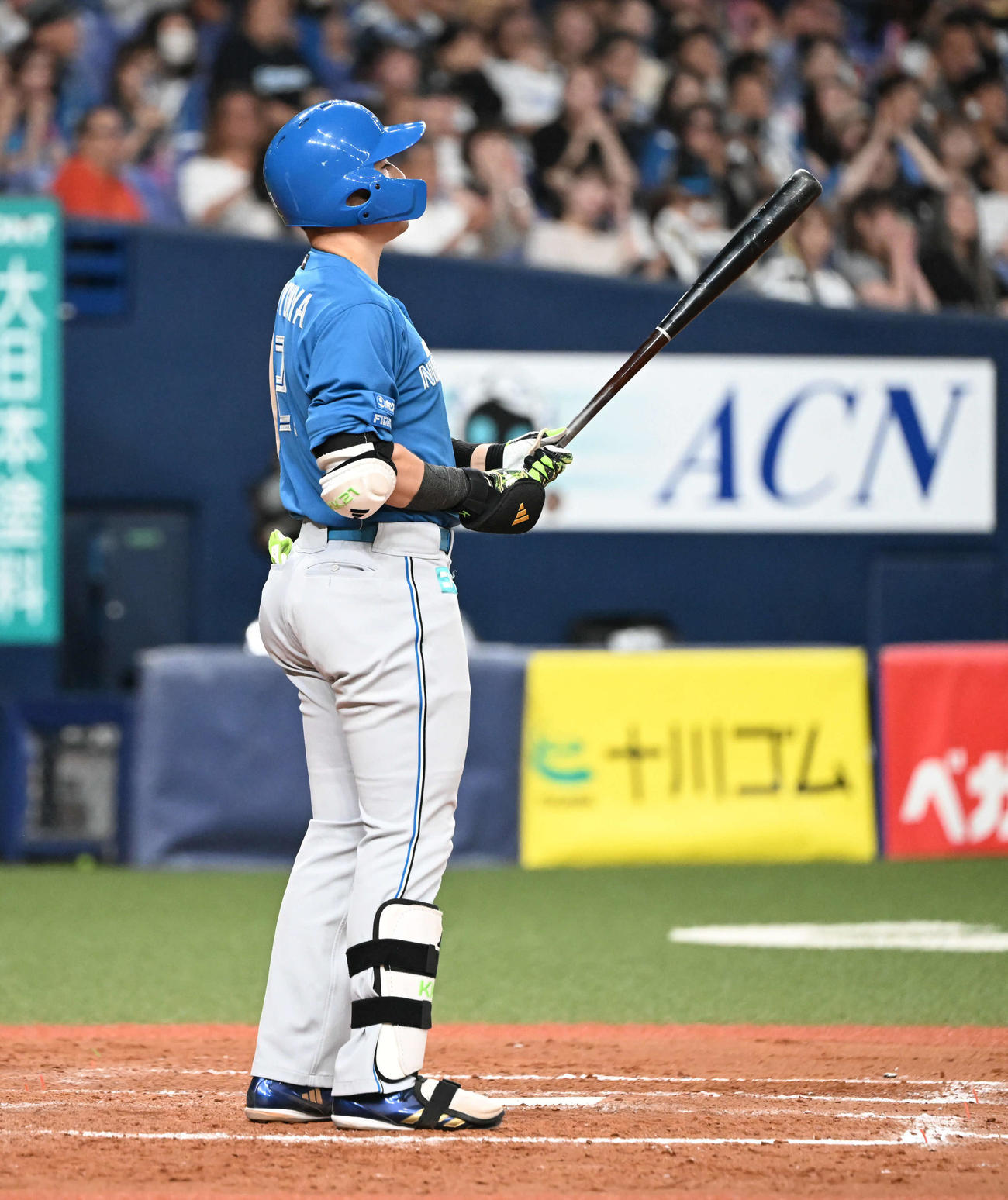 オリックス対日本ハム　8回表日本ハム2死二、三塁、空振り三振する清宮（撮影・和賀正仁）