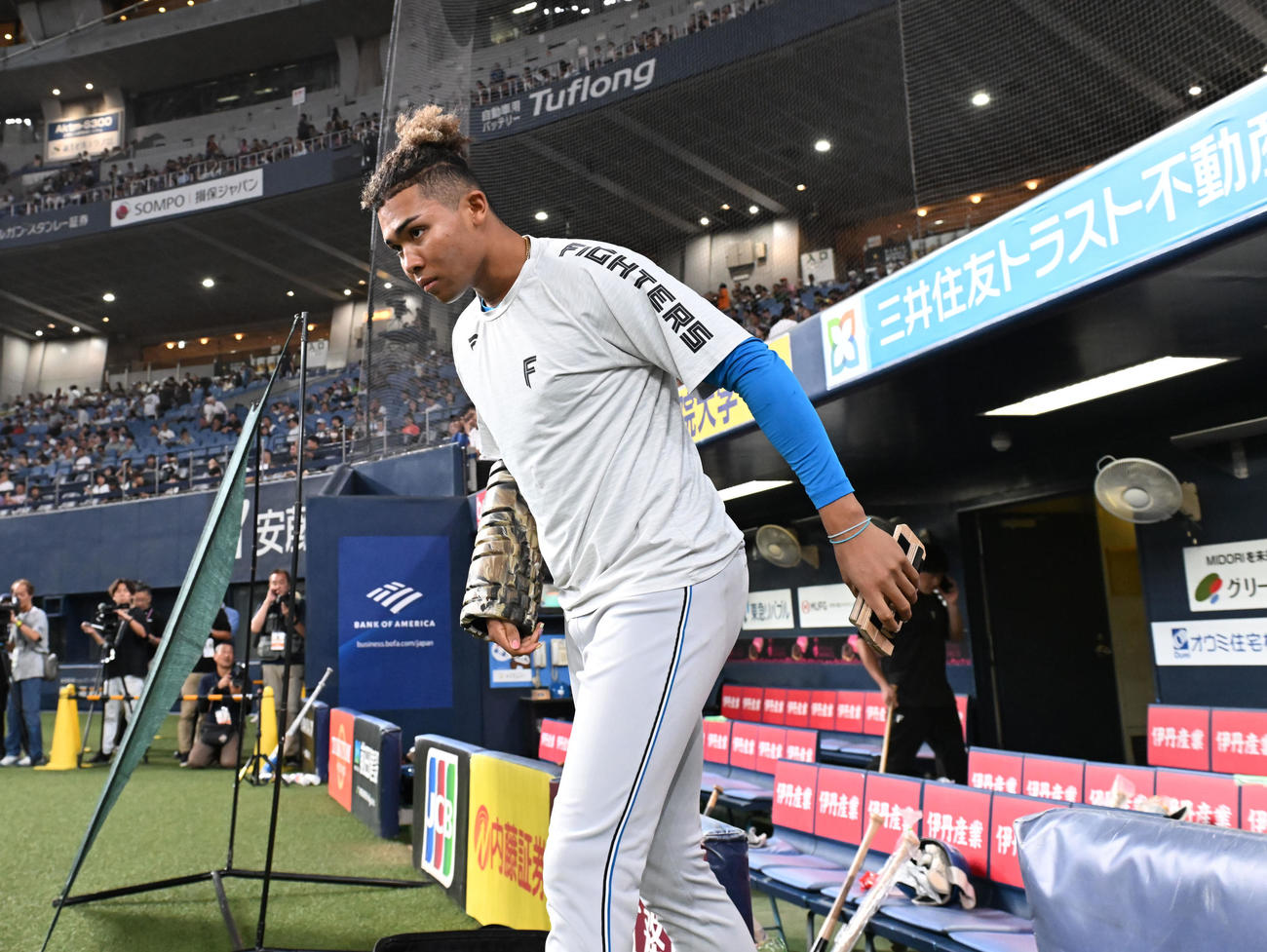 オリックス対日本ハム　日本ハム水谷がグラウンド入り（撮影・和賀正仁）