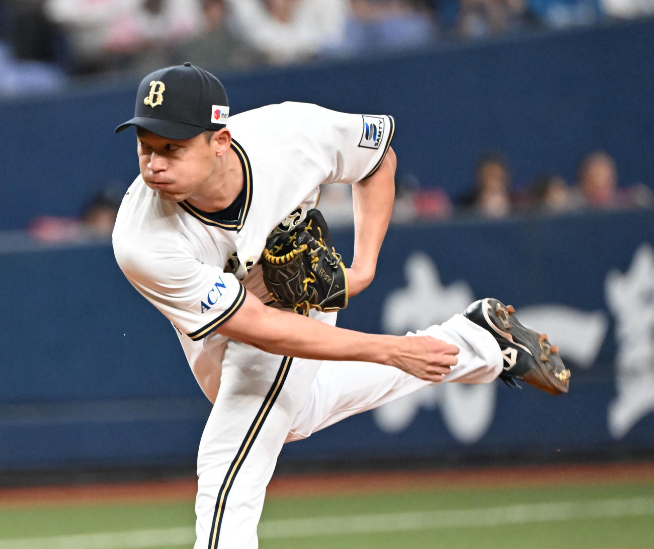 オリックス対日本ハム　8回、オリックス3で登板する岩崎（撮影・和賀正仁）