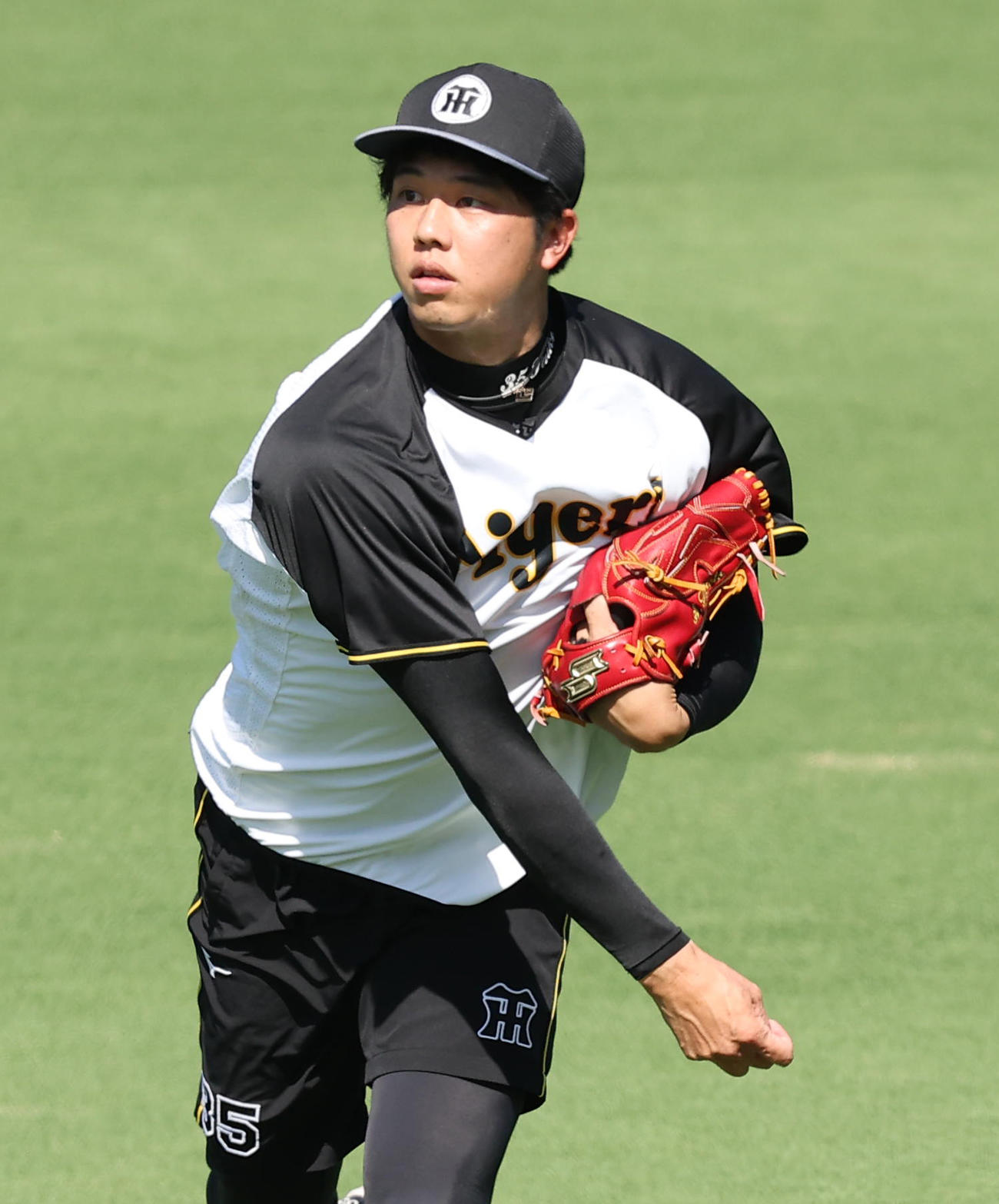 阪神対広島　キャッチボールをする才木（撮影・上田博志）