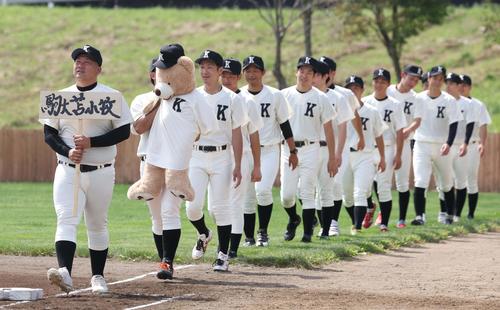 斎藤佑樹氏が再びハンカチ王子に！駒苫OBとの試合で110球完投勝利 06年