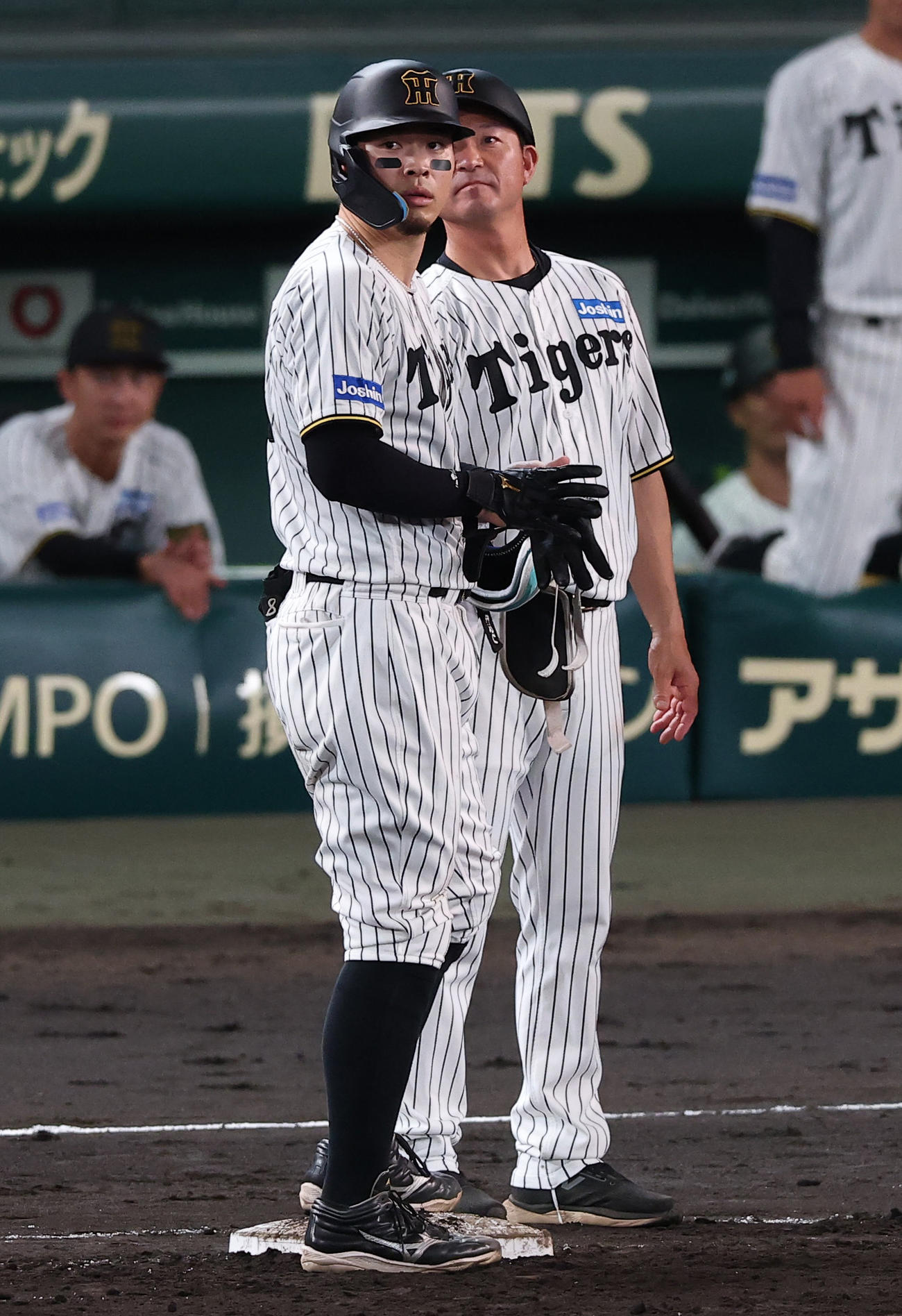 阪神対広島　4回裏阪神1死一、二塁、佐藤輝は右前に同点適時打を放つ（撮影・上田博志）
