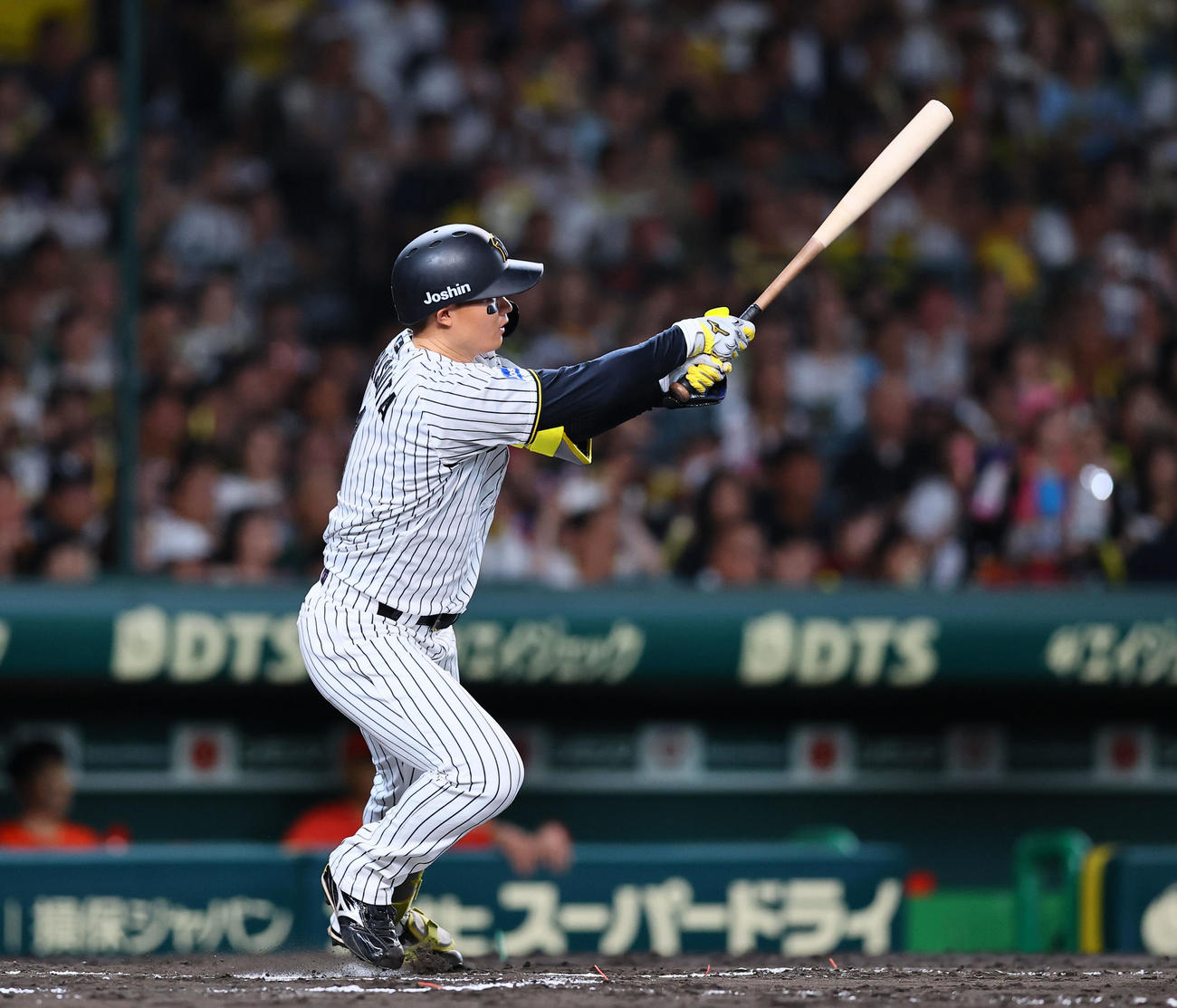 阪神対広島　6回裏阪神無死一、三塁、森下は左前に勝ち越しの適時打を放つ（撮影・藤尾明華）