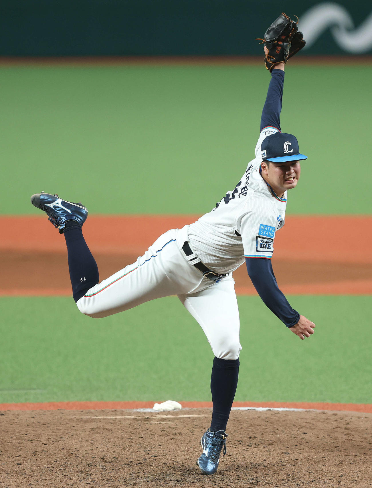 西武対ロッテ　6回表、力投する渡辺（撮影・河田真司）
