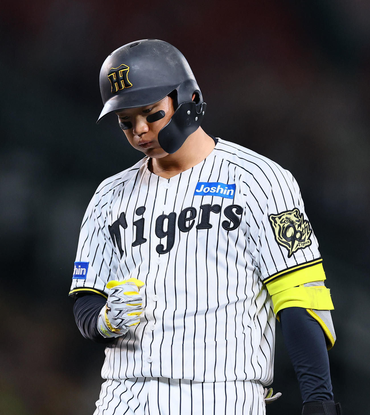 阪神対広島　6回裏阪神無死一、三塁、森下は左前に勝ち越しの適時打を放ちガッツポーズをする（撮影・藤尾明華）