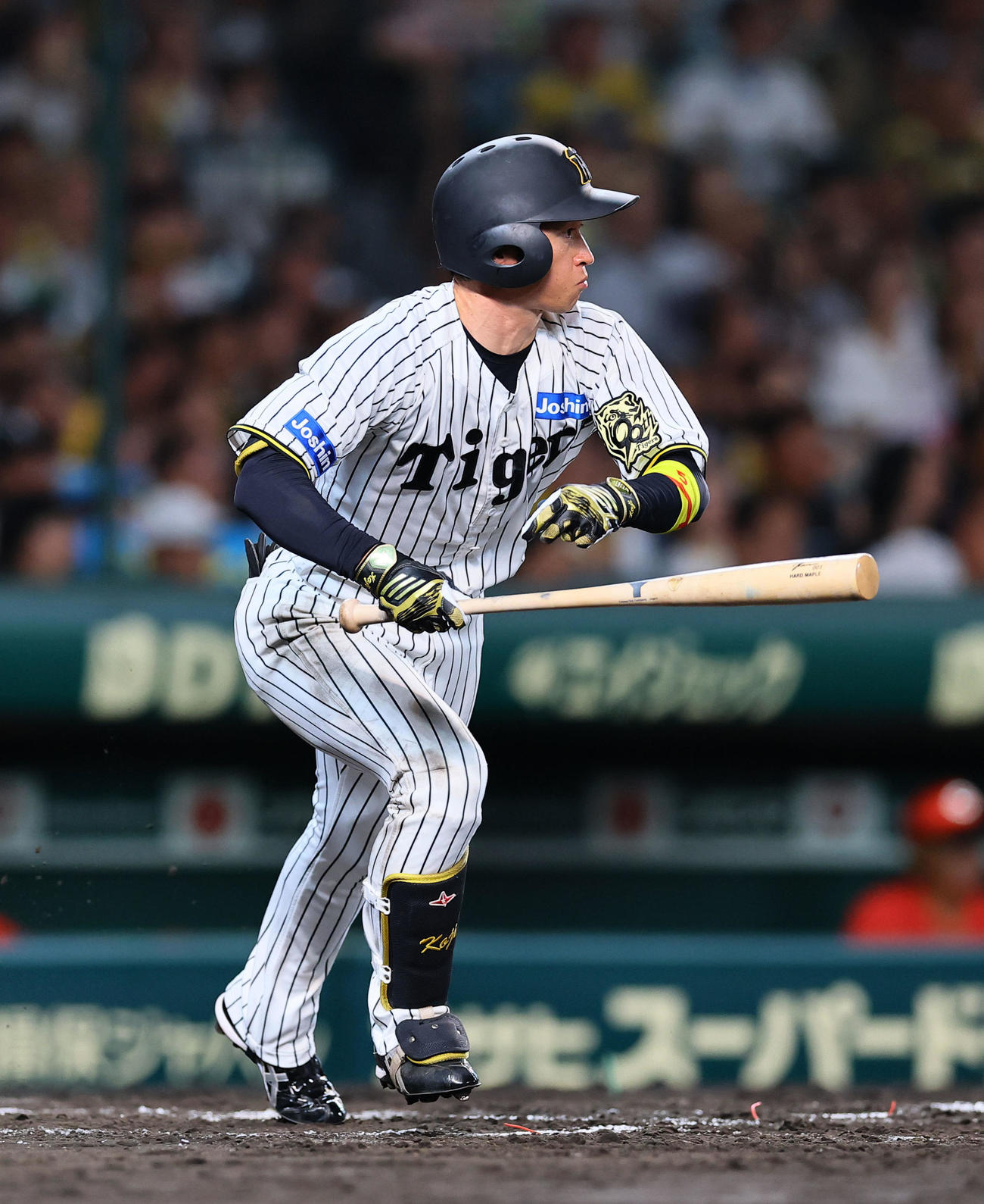 阪神対広島　7回裏阪神1死、近本は左中間に二塁打を放つ（撮影・藤尾明華）