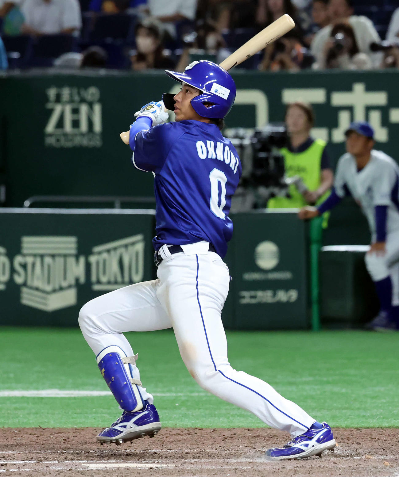 JFE東日本対王子　8回表JFE東日本2死一、三塁、中前適時打を放つ大森（撮影・山本朝陽）