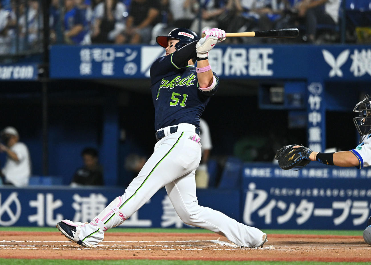 DeNA対ヤクルト　6回表ヤクルト無死、浜田は左越え先制ソロ本塁打を放つ（撮影・滝沢徹郎）