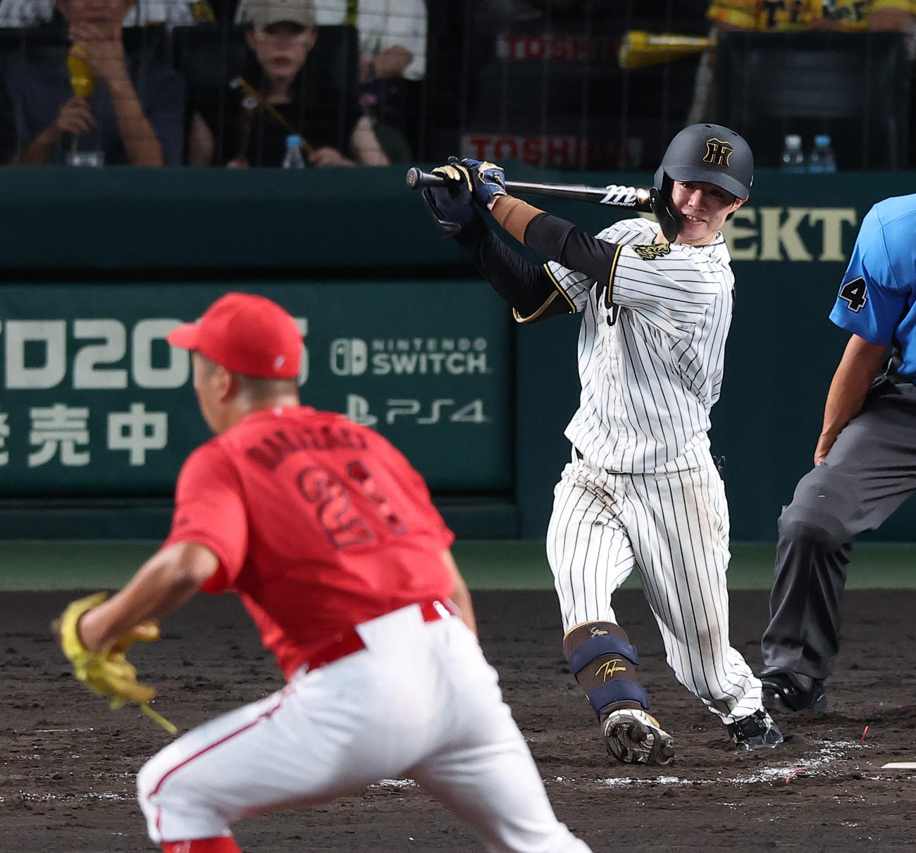 阪神対広島　7回裏阪神1死二塁、中野は中前に適時打を放つ（撮影・上田博志）