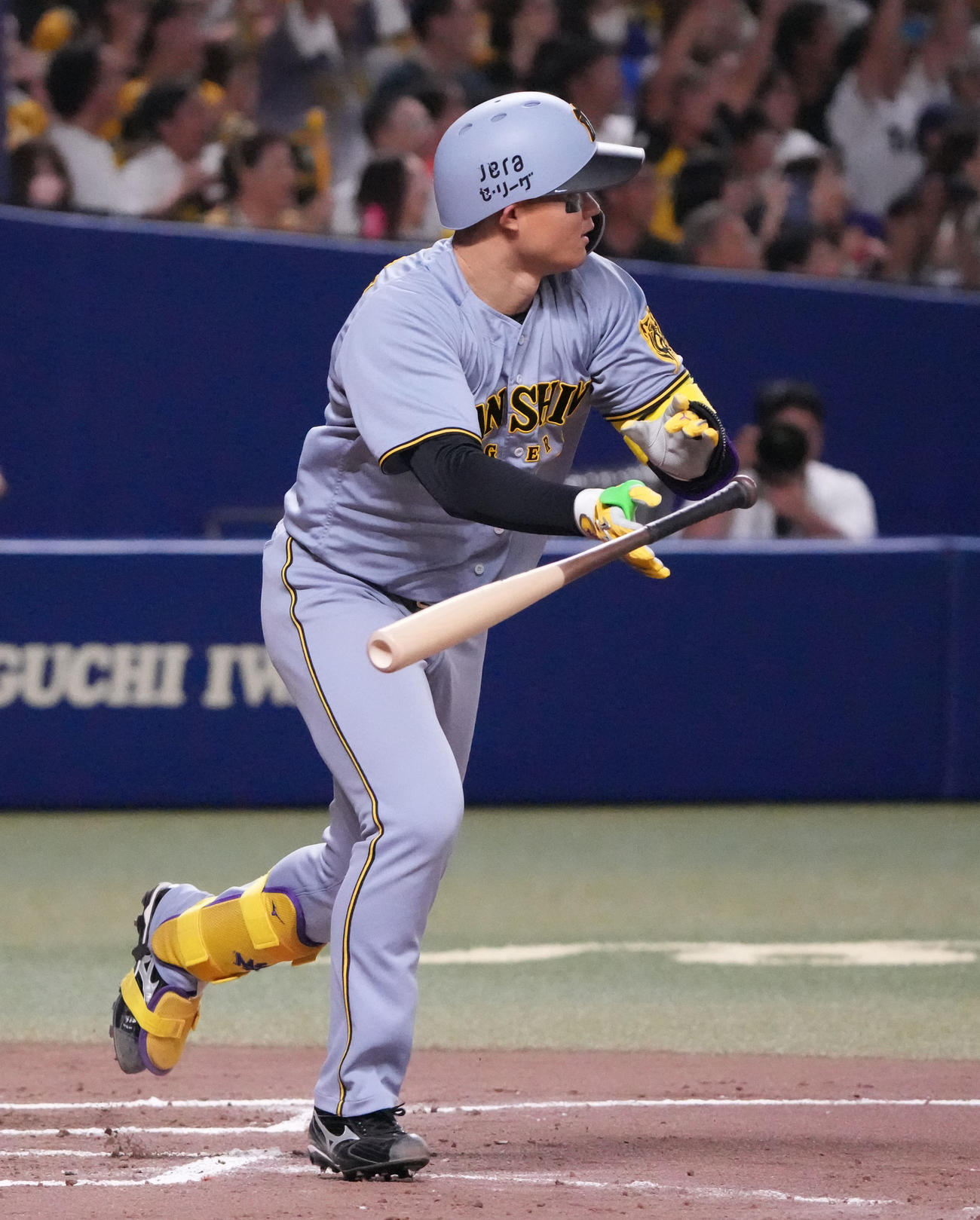 中日対阪神　7回表阪神1死二、三塁、左中間へ2点適時二塁打を放つ森下（撮影・森本幸一）