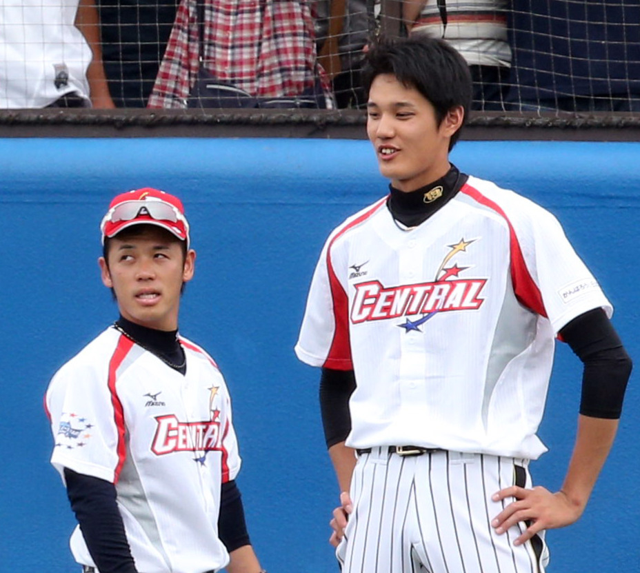 小川泰弘（左）と藤浪晋太郎（2013年7月20日撮影）