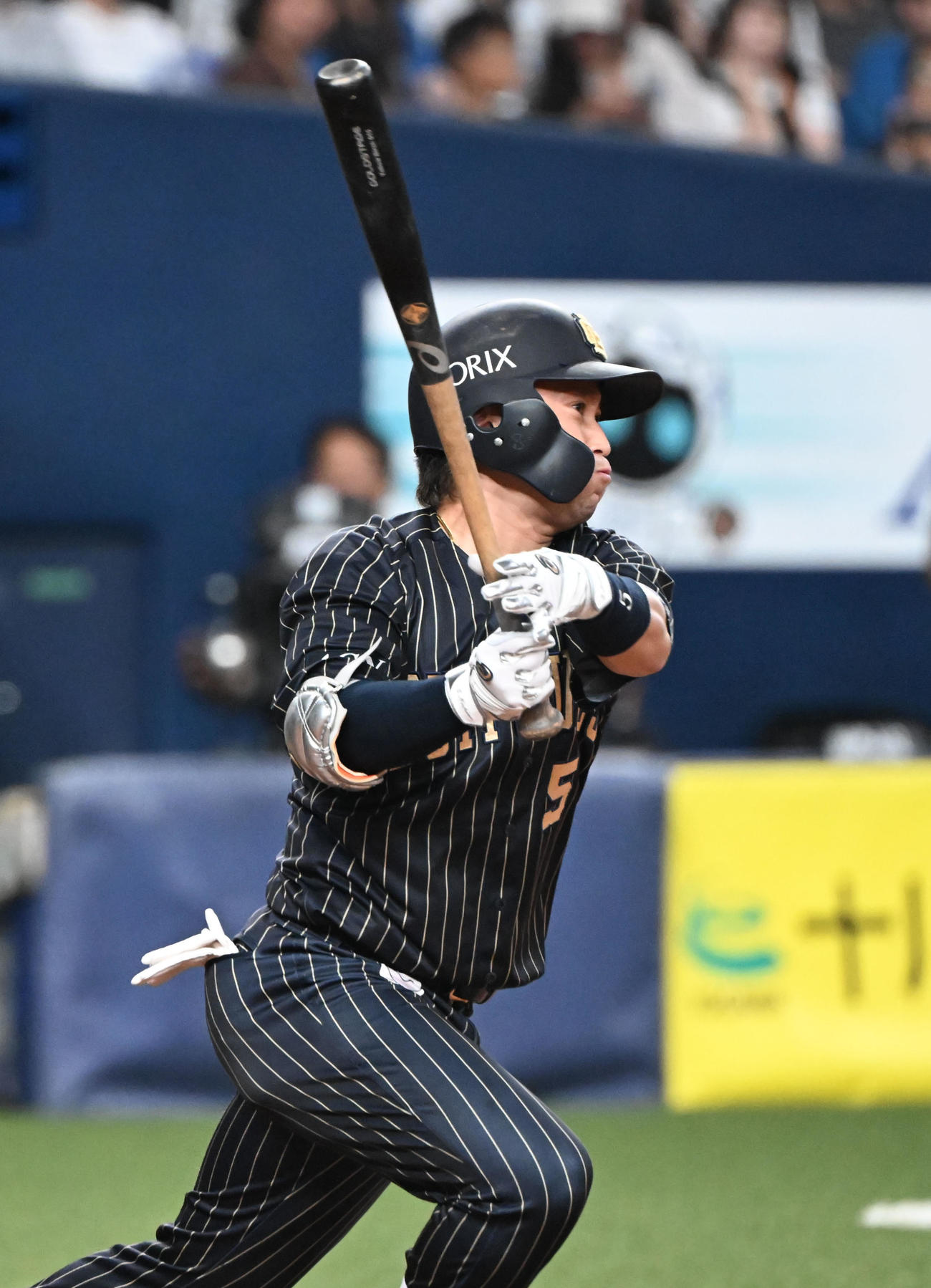 オリックス対日本ハム　7回裏オリックス1死一、三塁、右前適時打を放つ西野（撮影・和賀正仁）