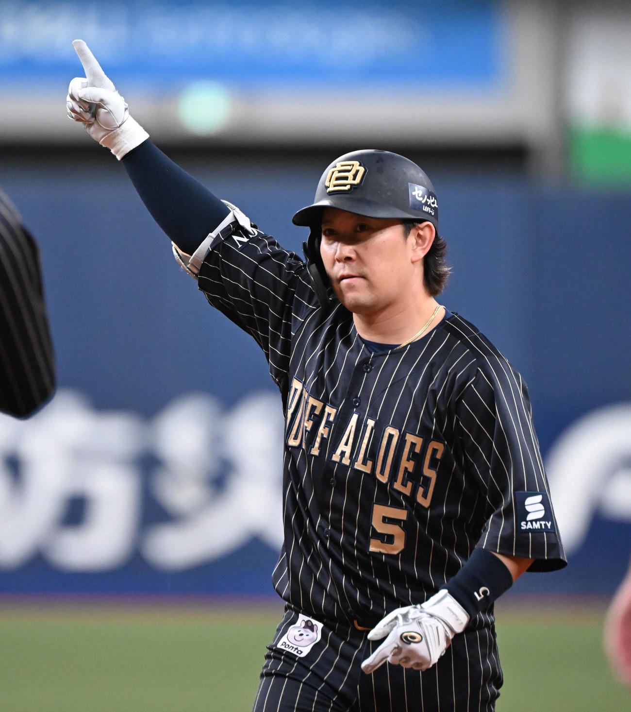 オリックス対日本ハム　7回裏オリックス1死一、三塁、右前適時打を放った西野はポーズ（撮影・和賀正仁）